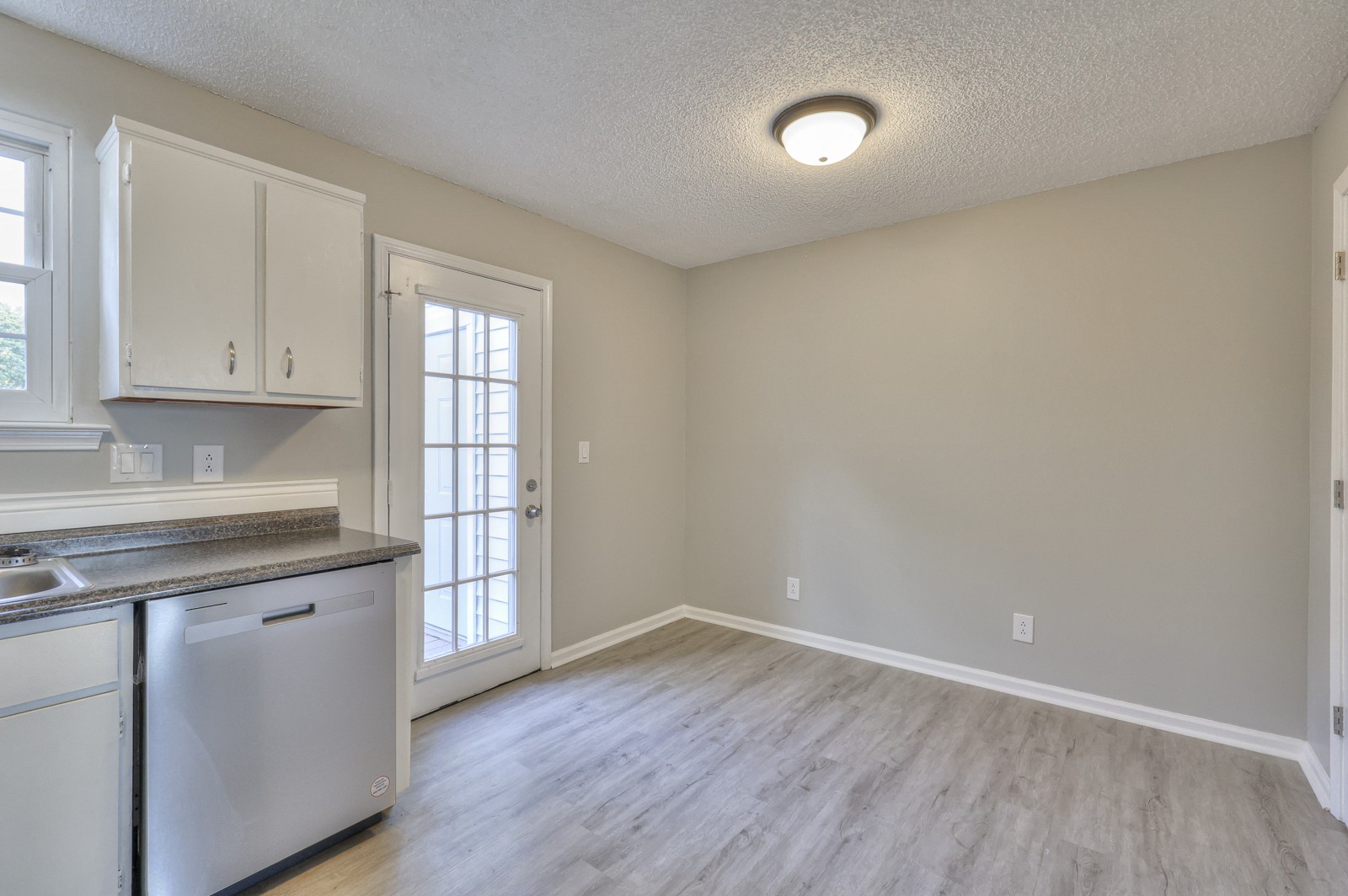 736 Ridgeview Ct