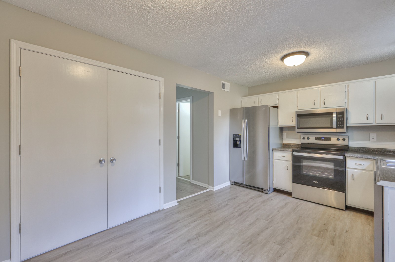 736 Ridgeview Ct