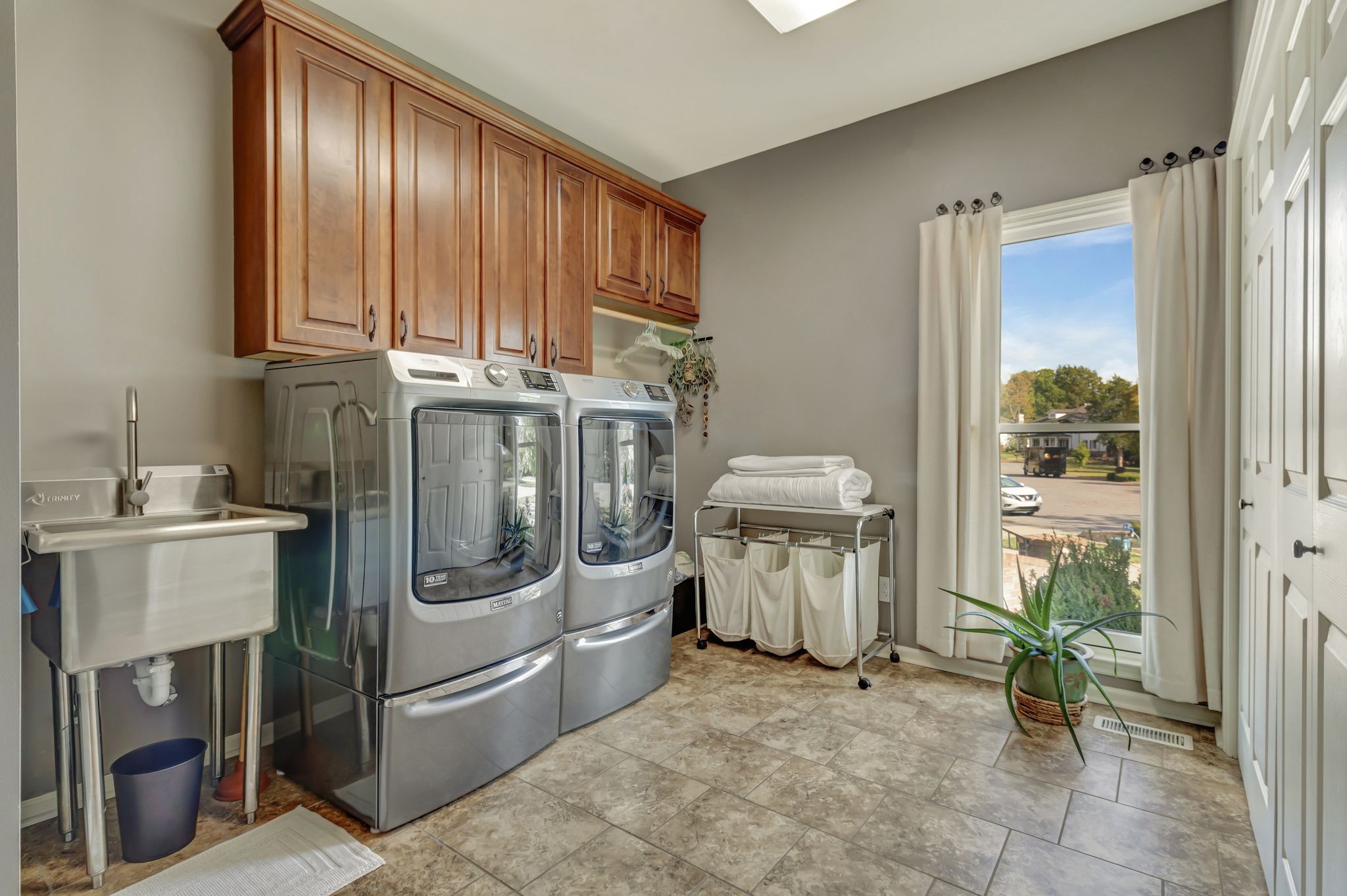 2240 Shannon Dr
