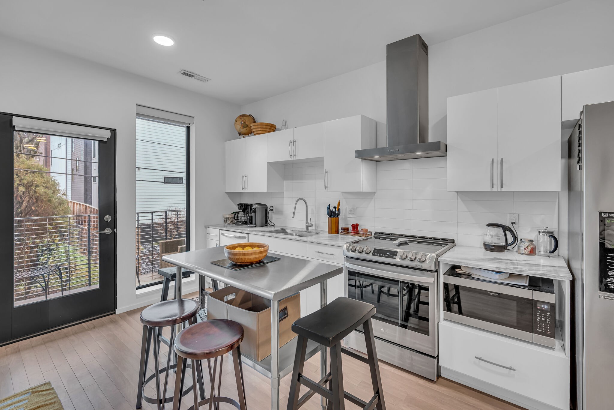 806 Olympic St Unit: 207