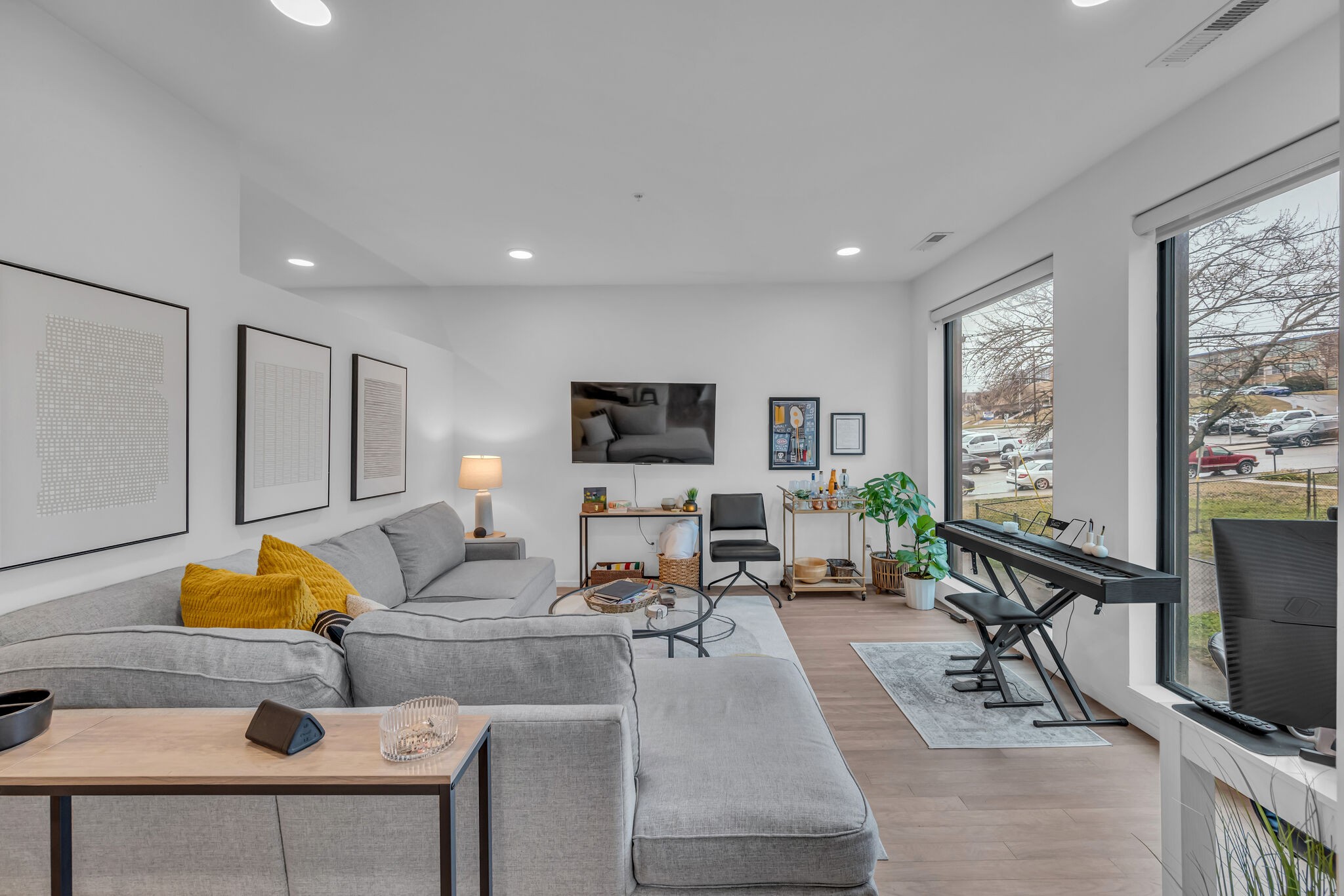 806 Olympic St Unit: 207