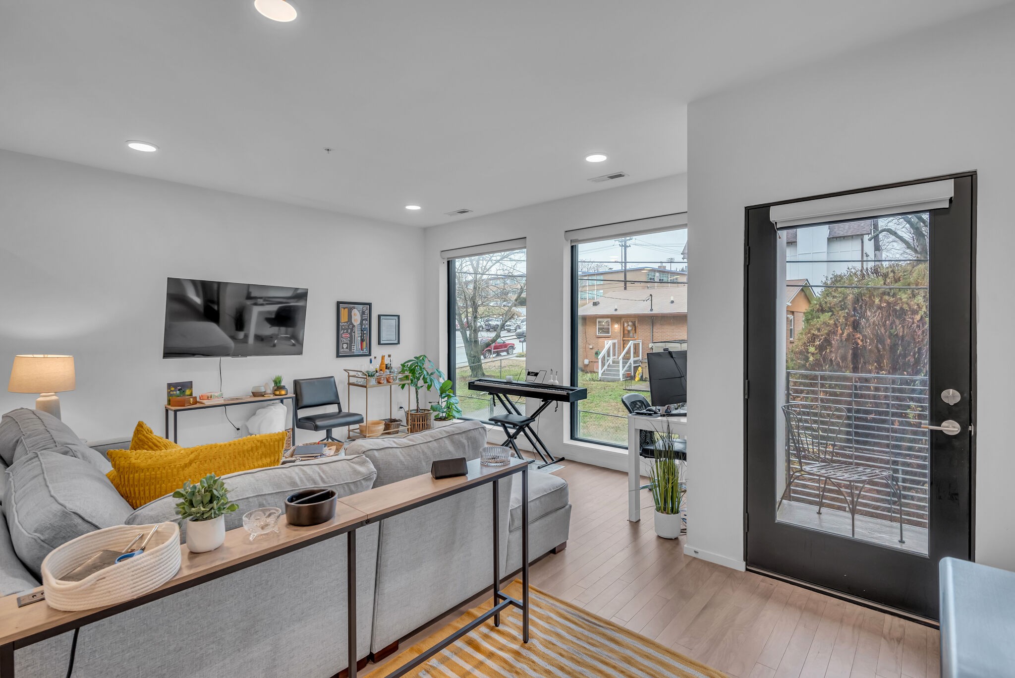 806 Olympic St Unit: 207