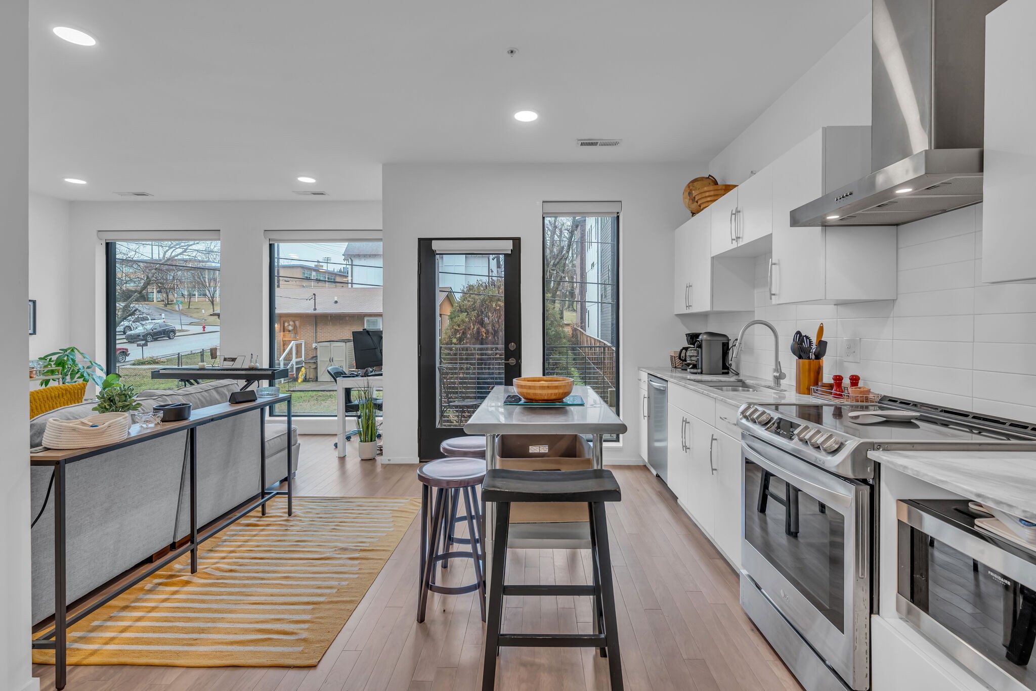 806 Olympic St Unit: 207