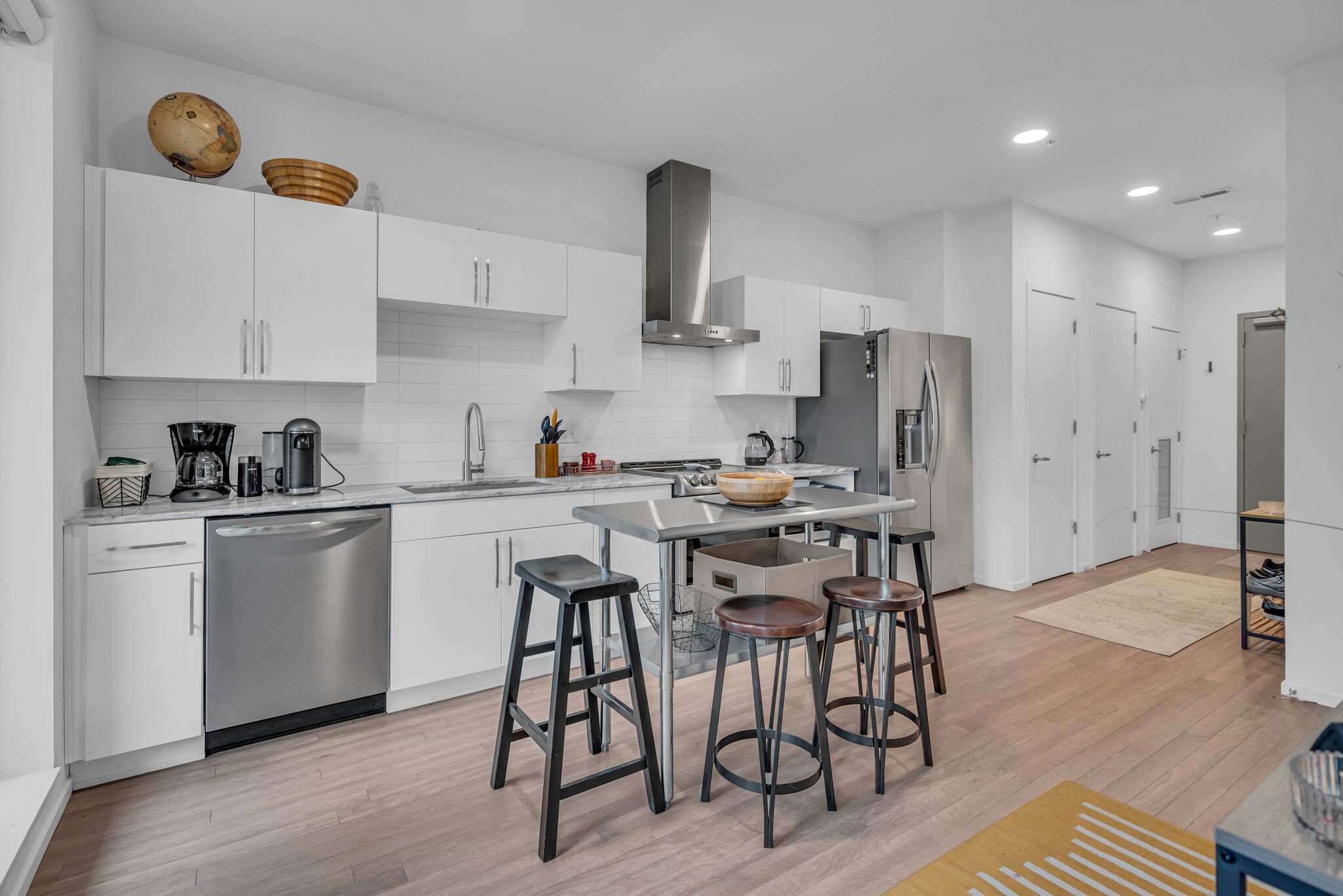 806 Olympic St Unit: 207