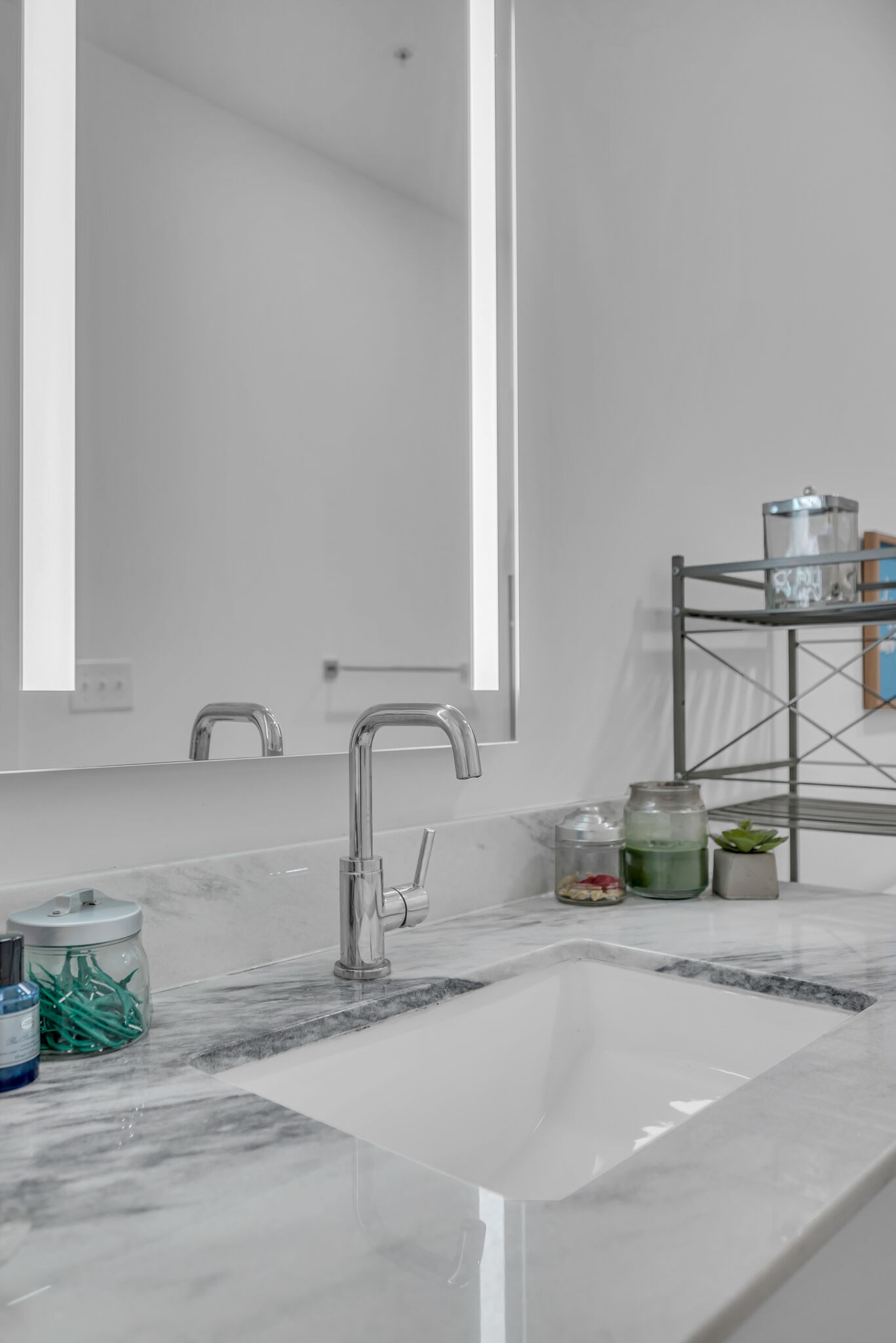 806 Olympic St Unit: 207