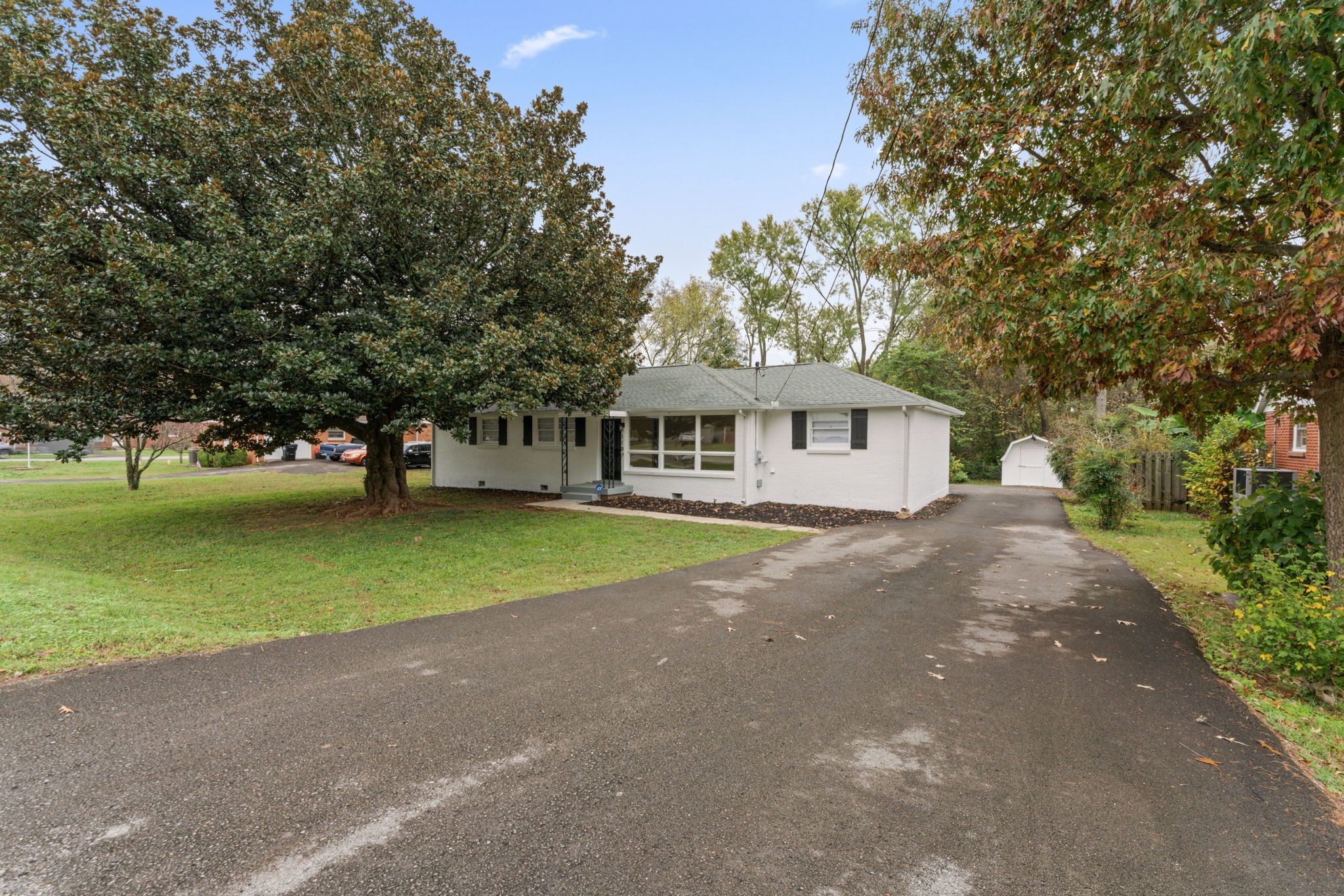 1107 W Northfield Blvd