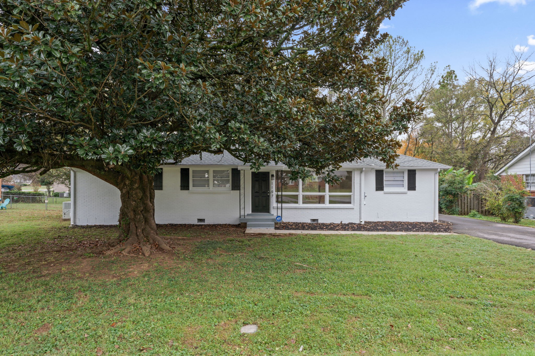 1107 W Northfield Blvd