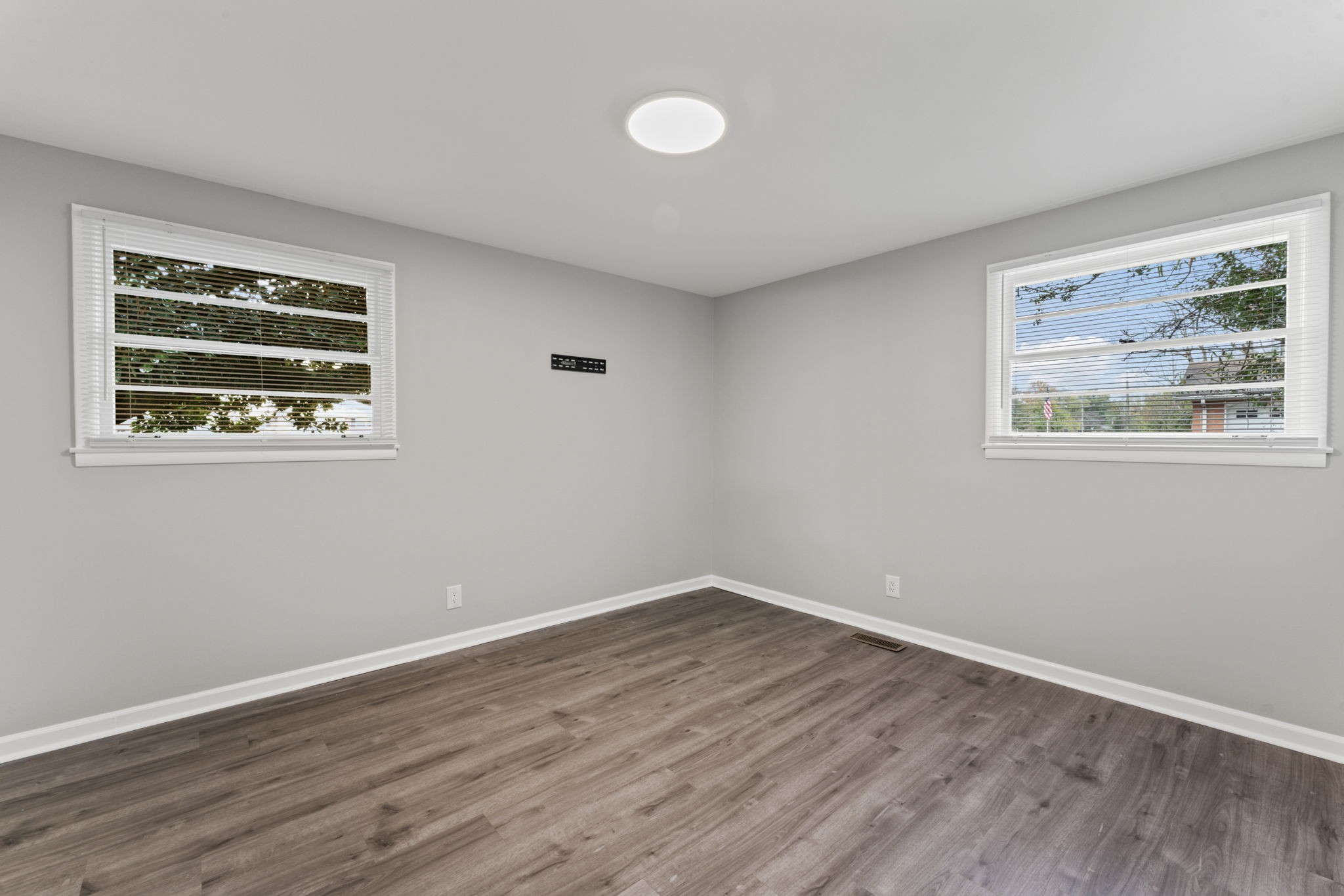 1107 W Northfield Blvd