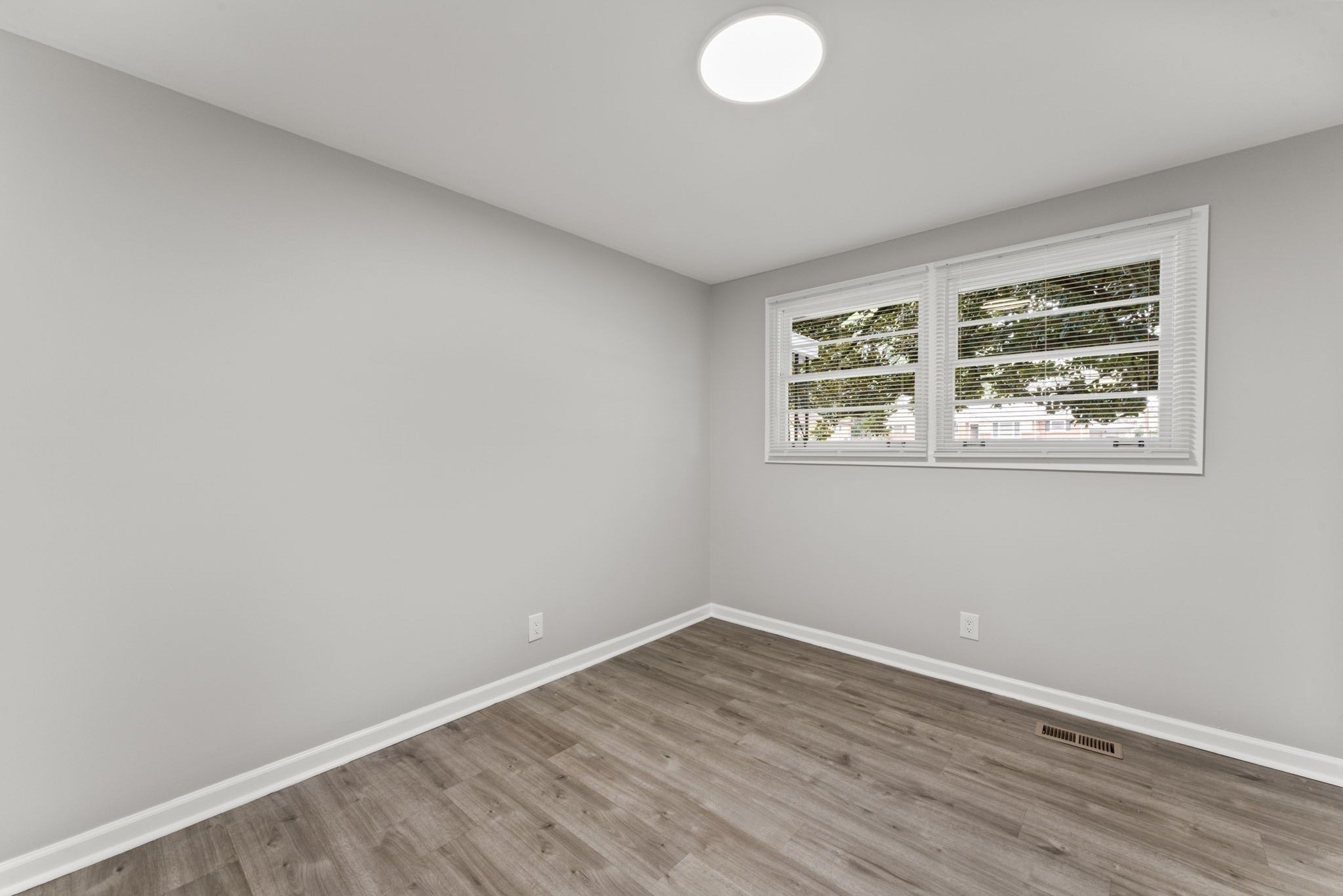 1107 W Northfield Blvd