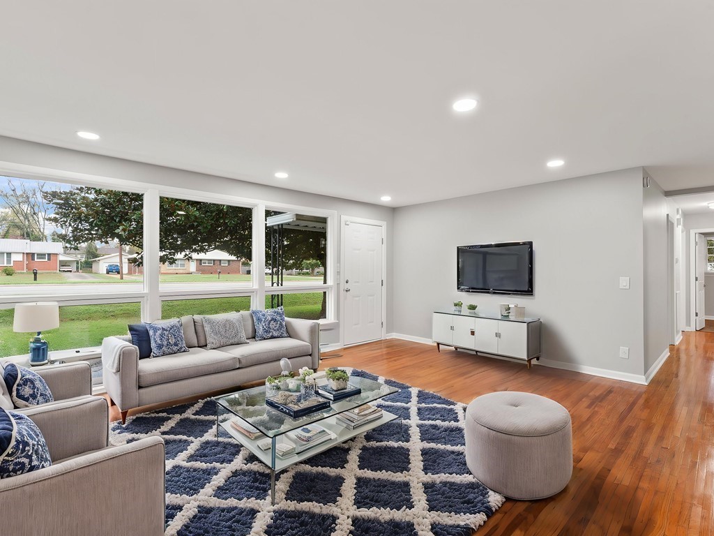 1107 W Northfield Blvd