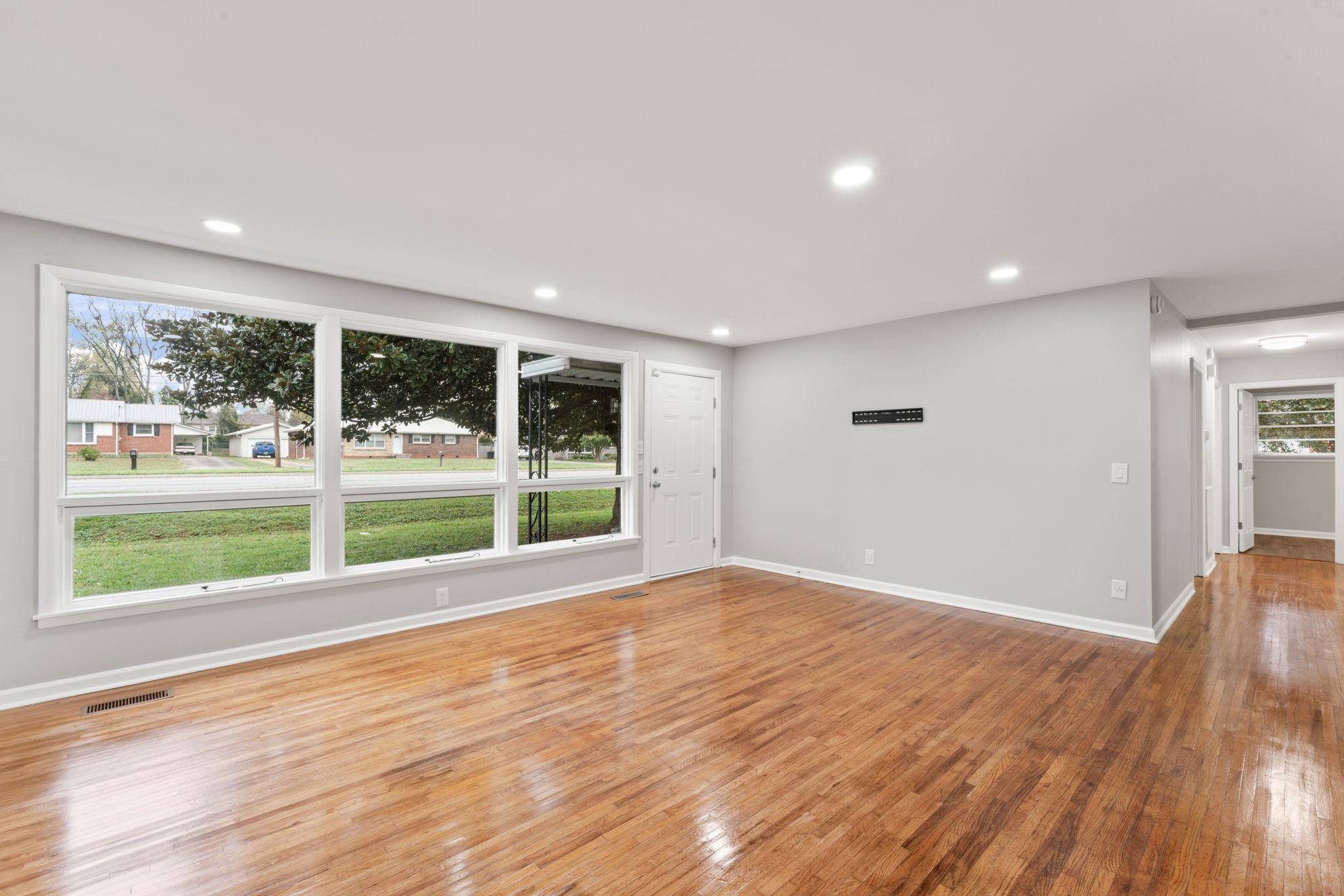 1107 W Northfield Blvd