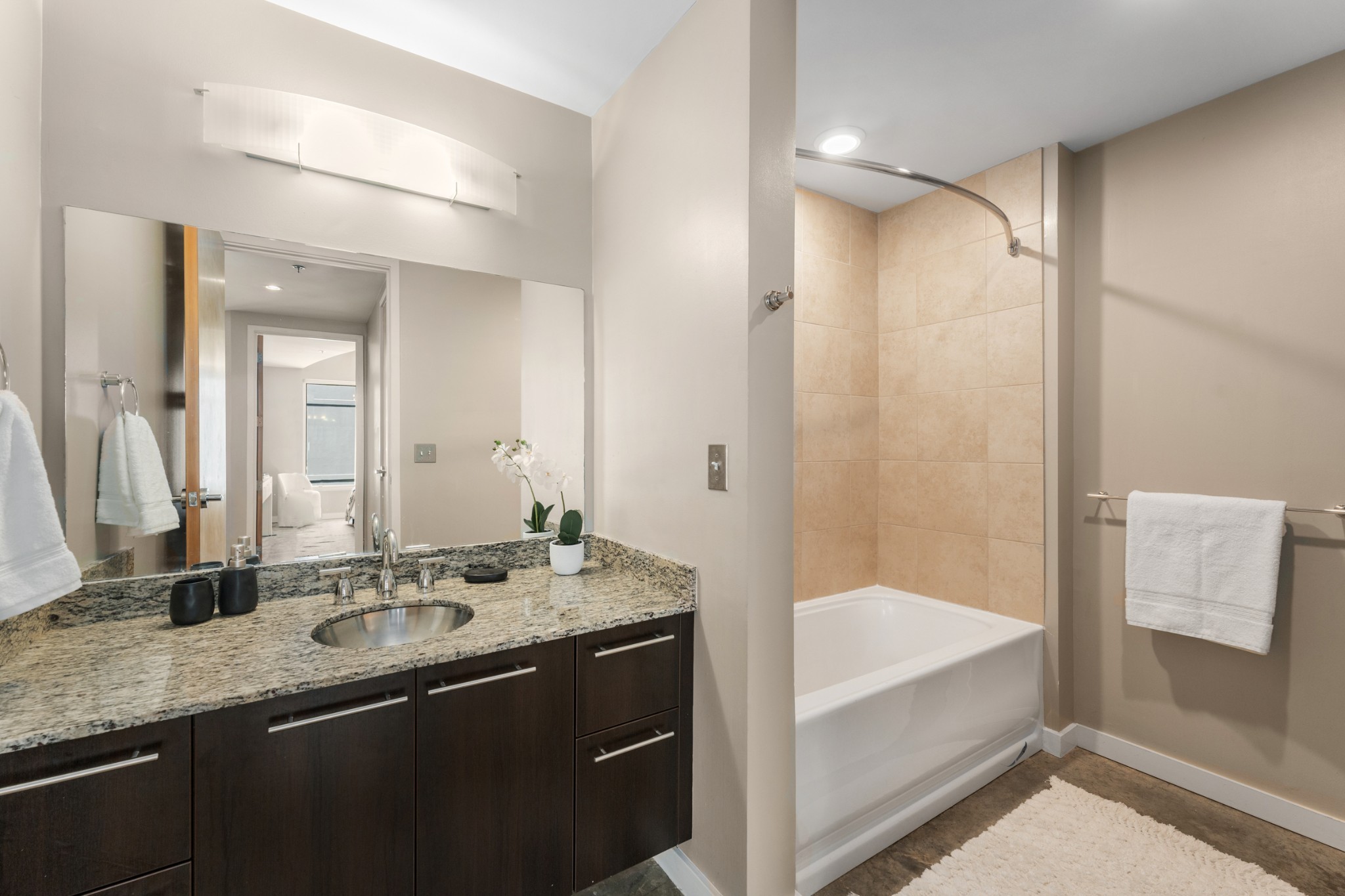 600 12th Ave, S Unit: 823