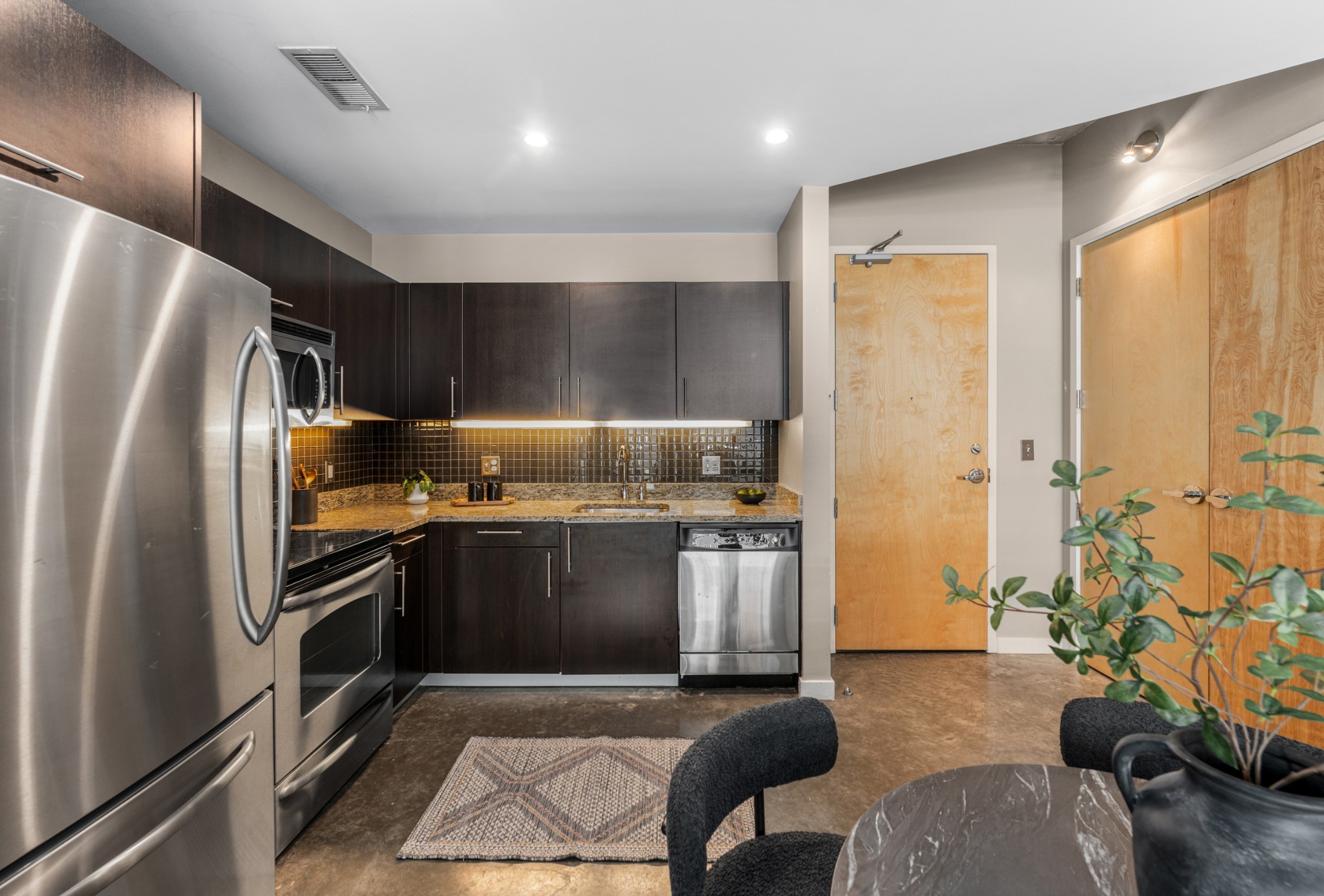 600 12th Ave, S Unit: 823