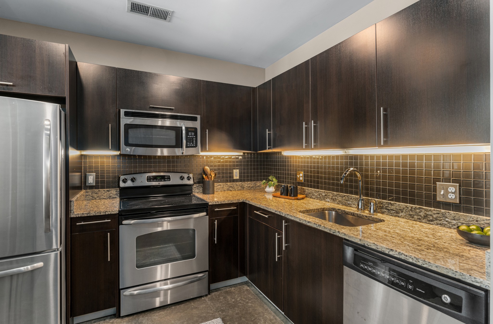 600 12th Ave, S Unit: 823