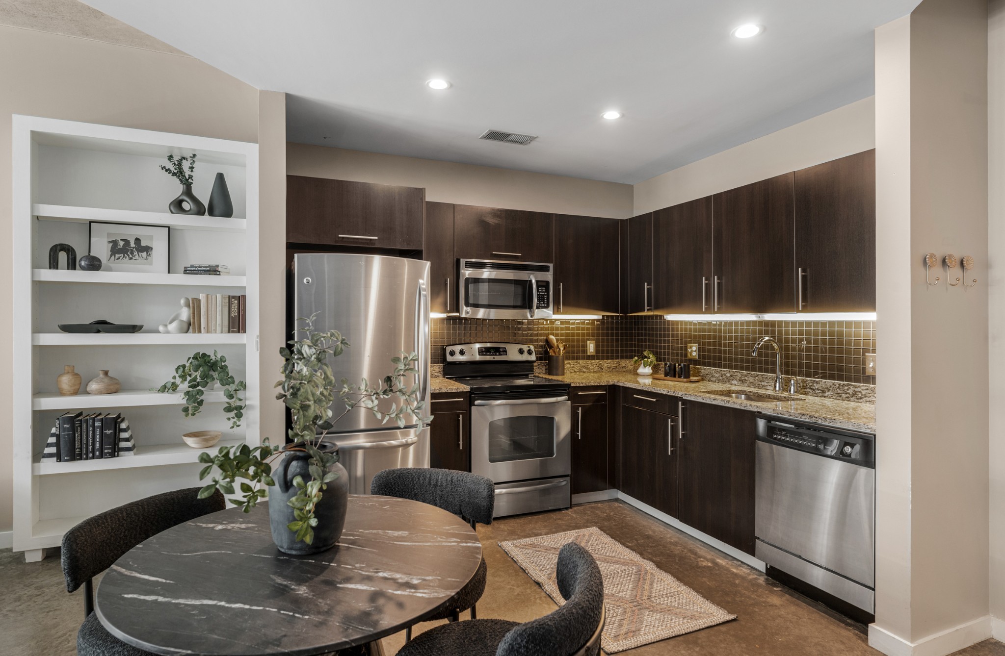 600 12th Ave, S Unit: 823