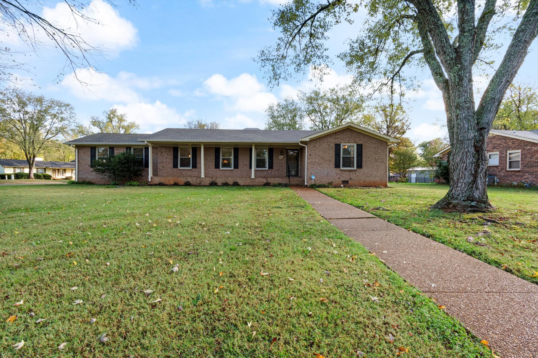 2242 Surrey Dr