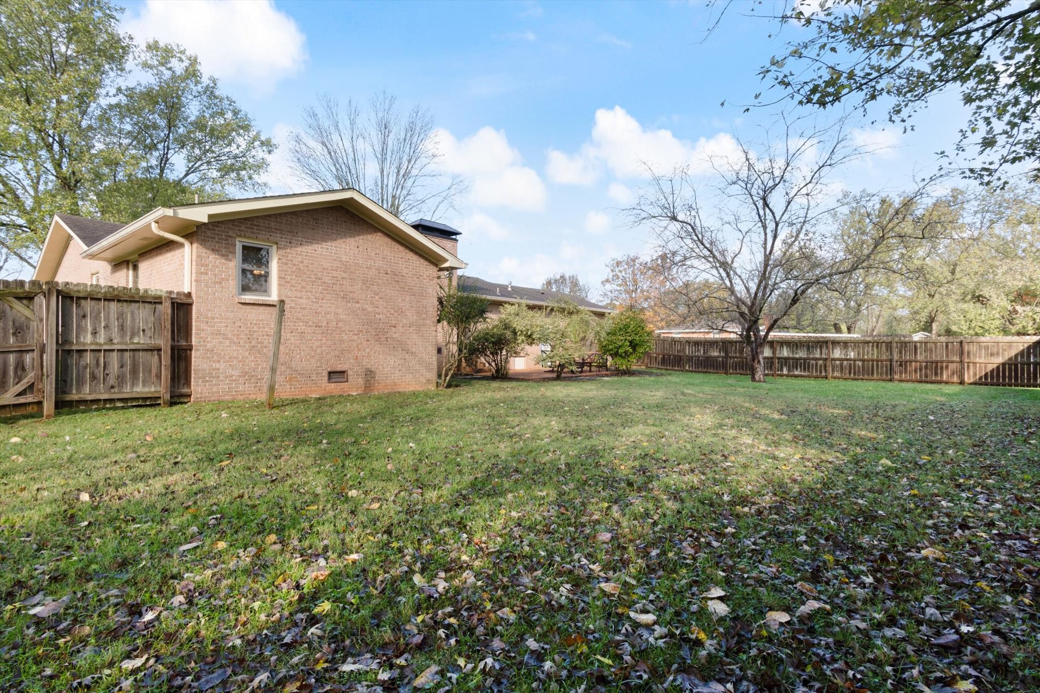 2242 Surrey Dr