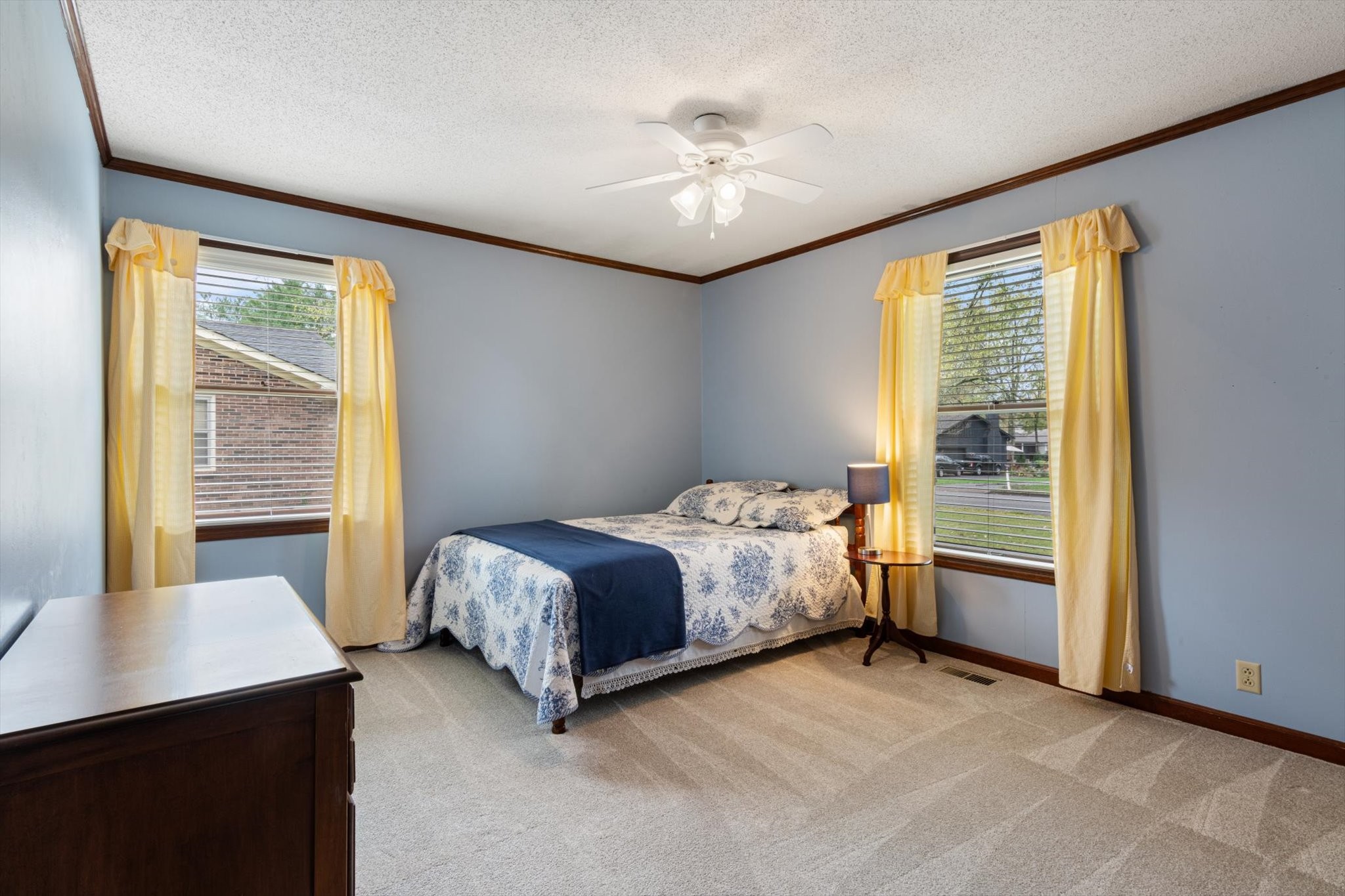 2242 Surrey Dr