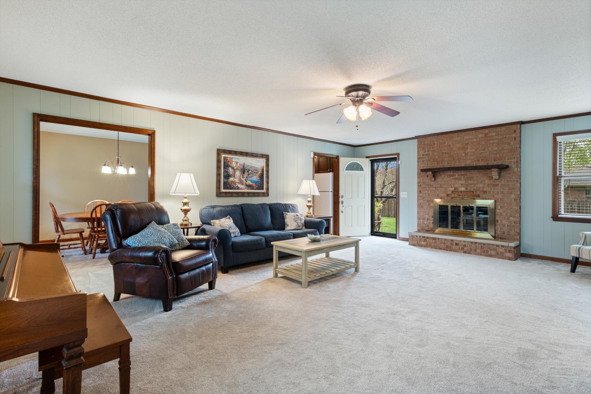 2242 Surrey Dr
