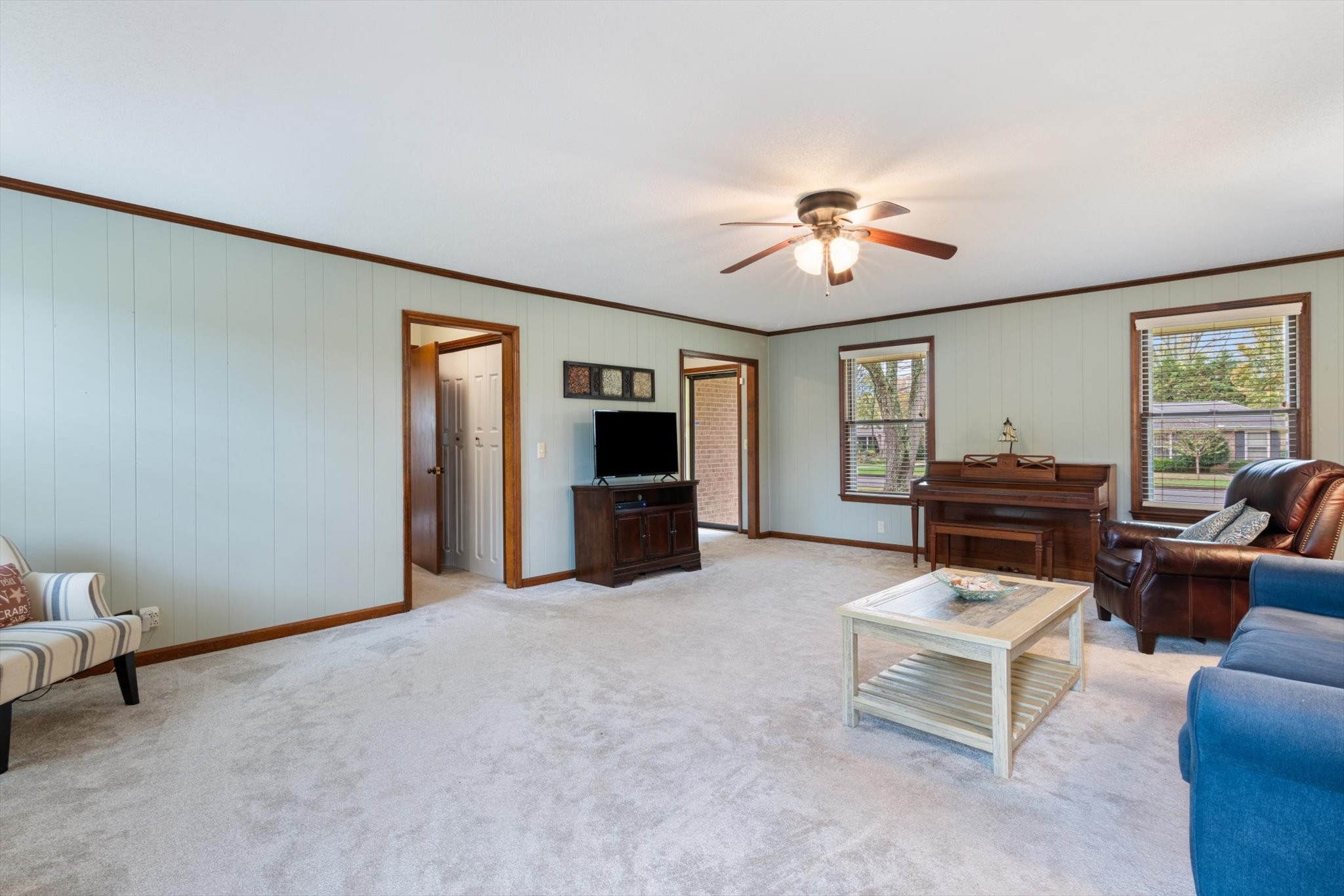 2242 Surrey Dr