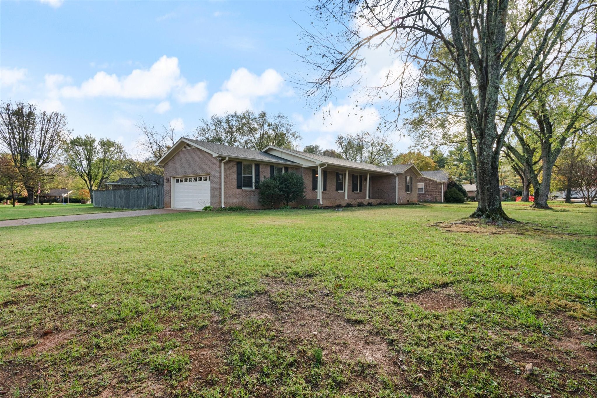 2242 Surrey Dr