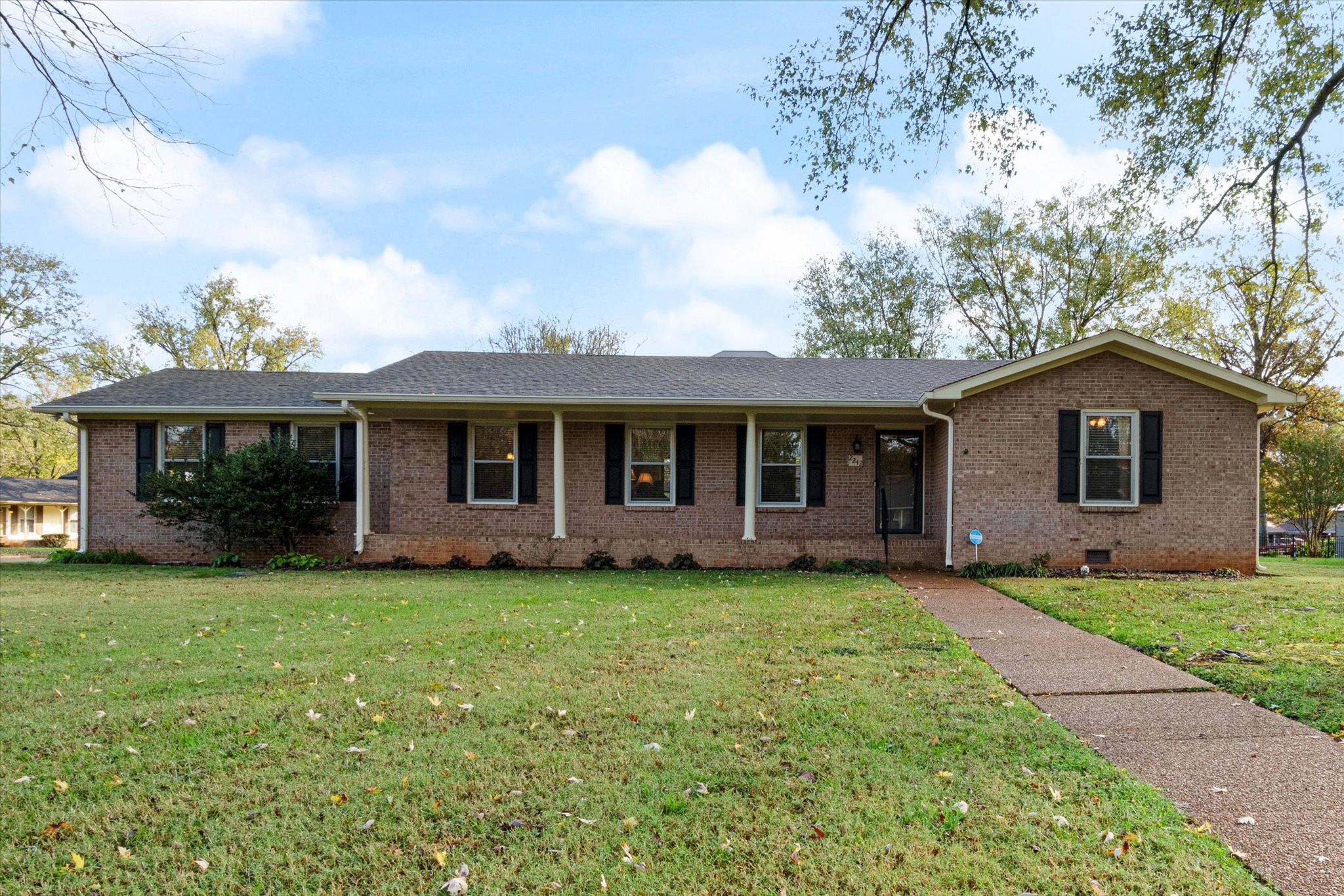 2242 Surrey Dr