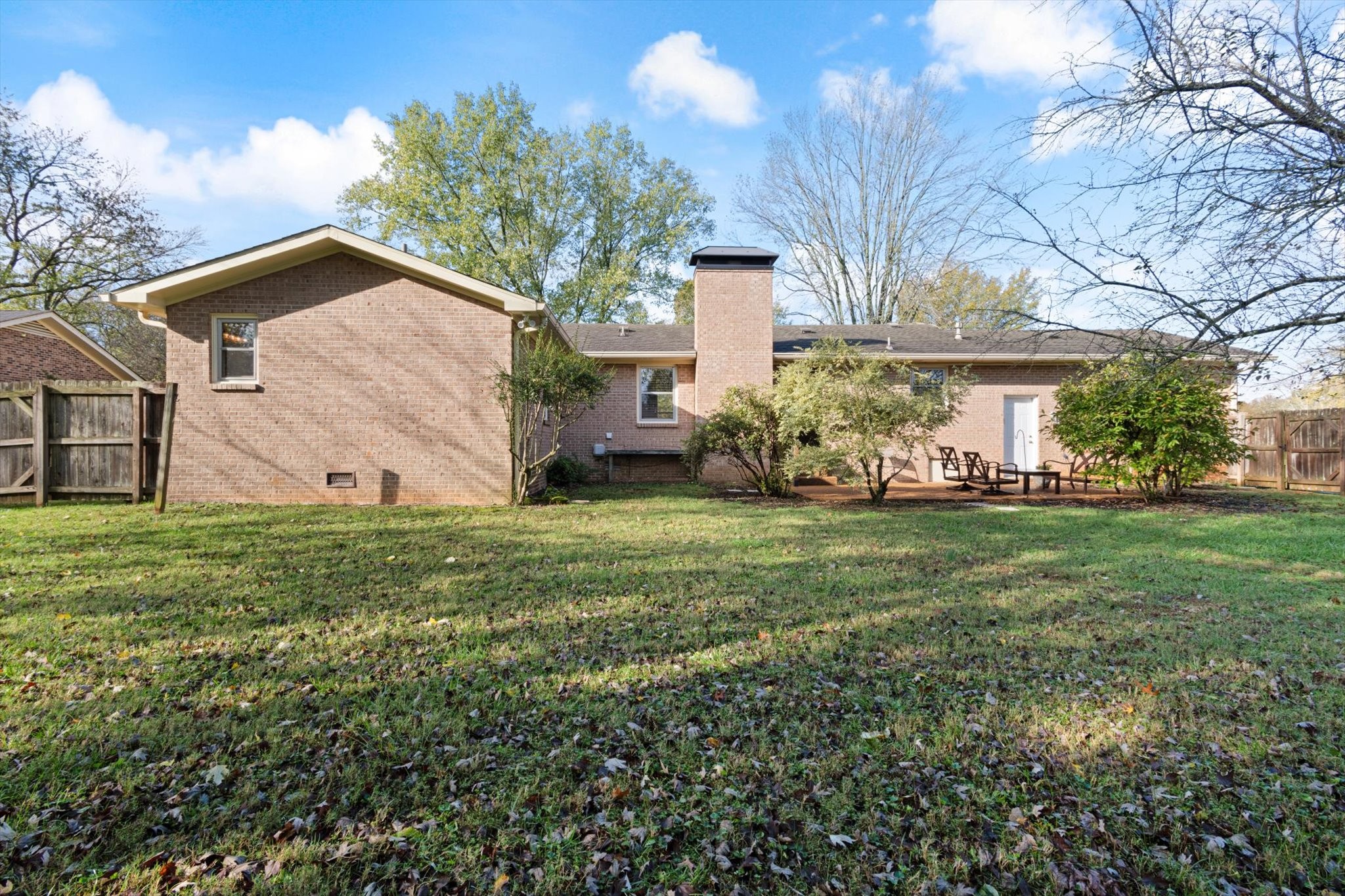 2242 Surrey Dr