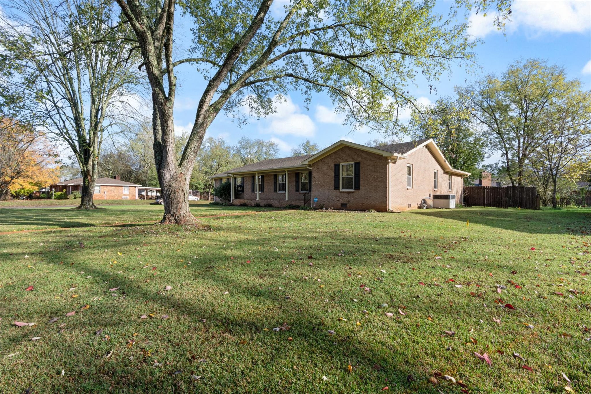 2242 Surrey Dr
