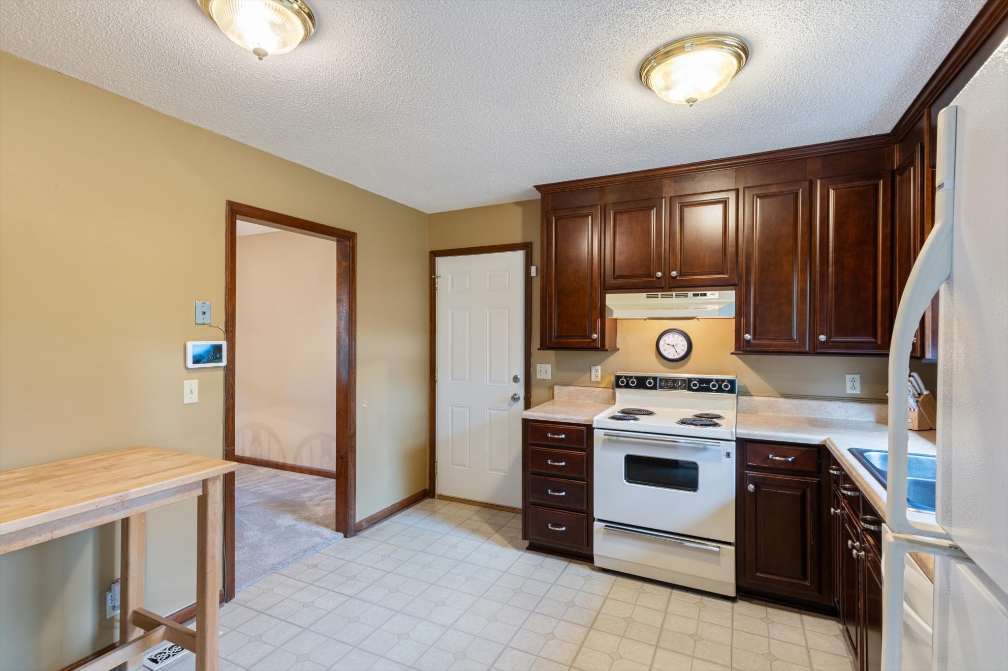 2242 Surrey Dr