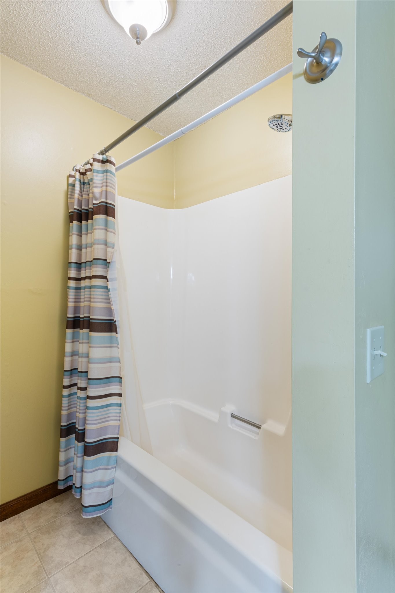 2242 Surrey Dr