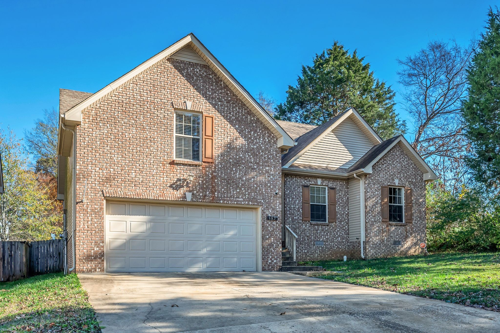 669 Deer Ridge Dr