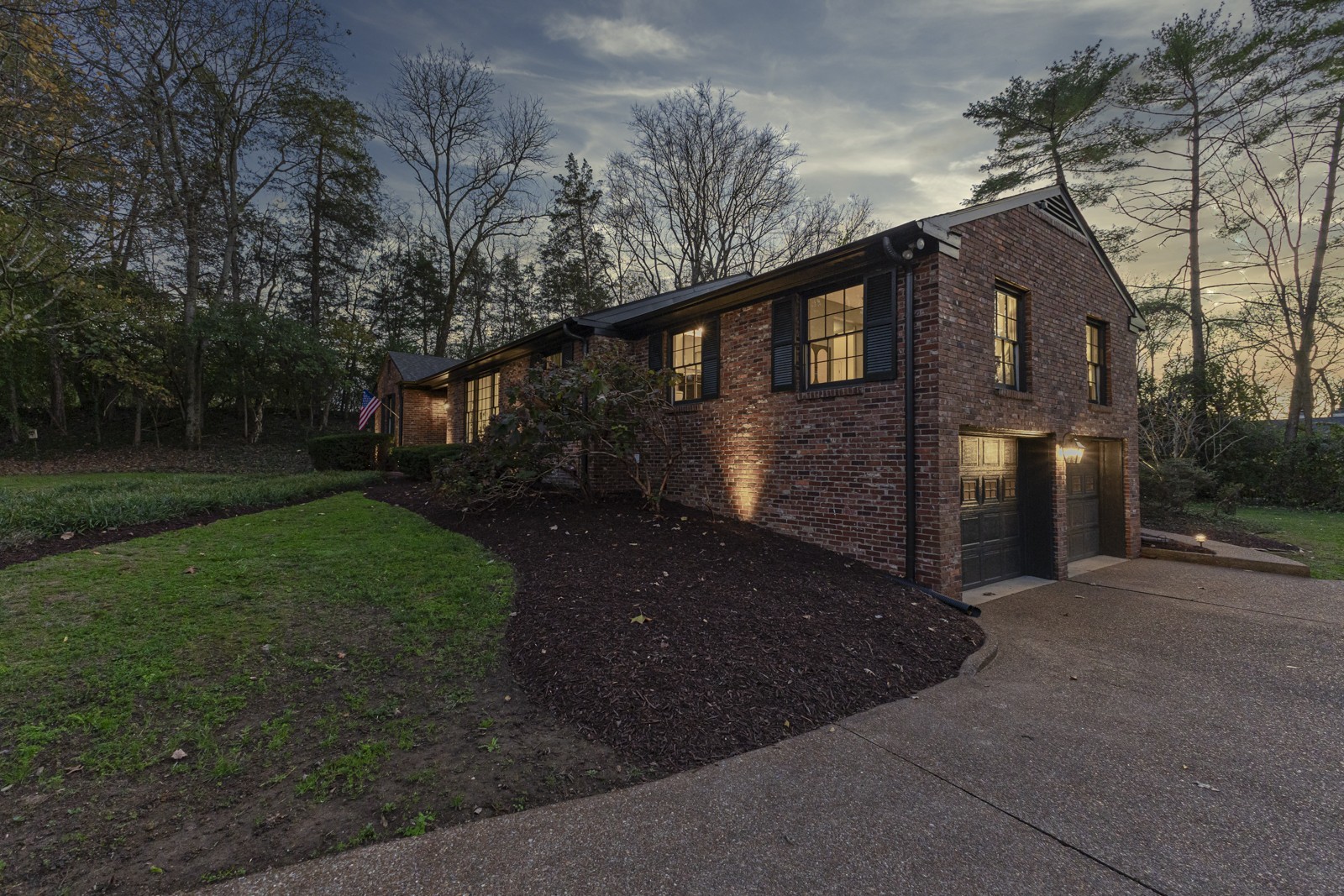 1917 Kingsbury Dr