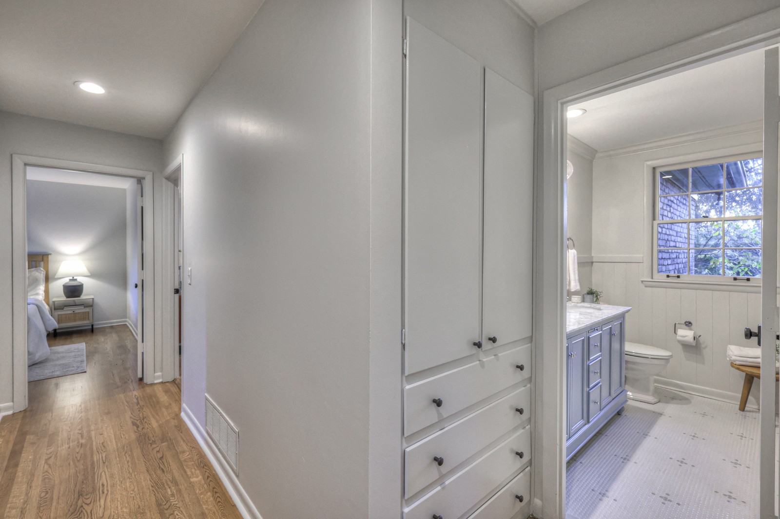 1917 Kingsbury Dr