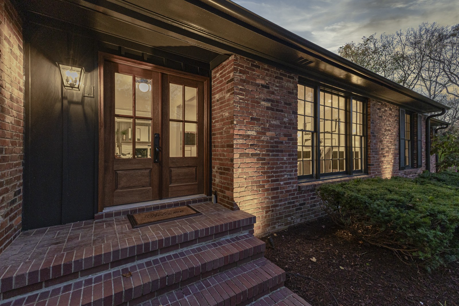1917 Kingsbury Dr