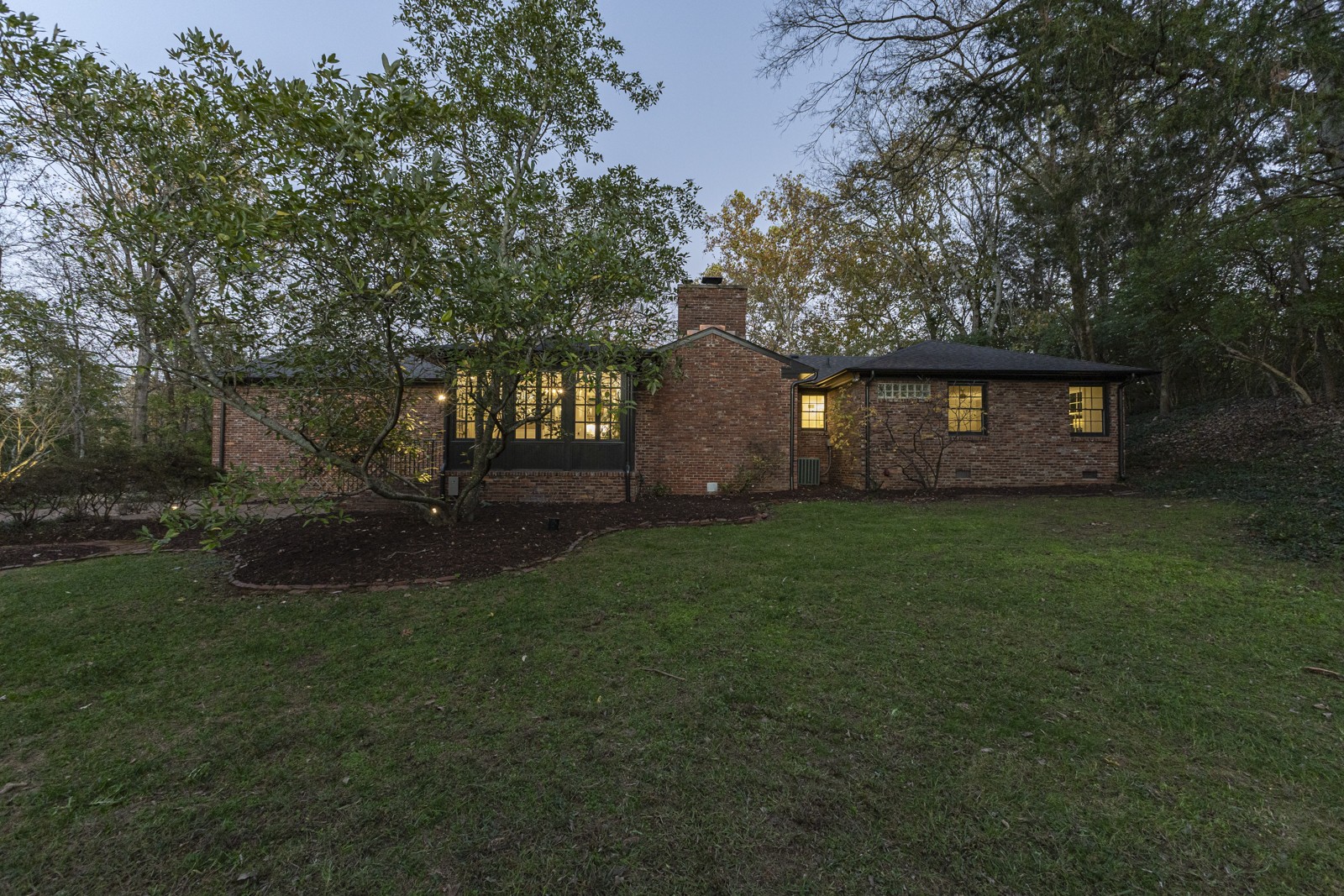 1917 Kingsbury Dr