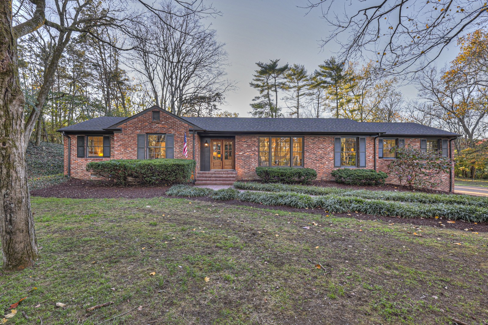 1917 Kingsbury Dr