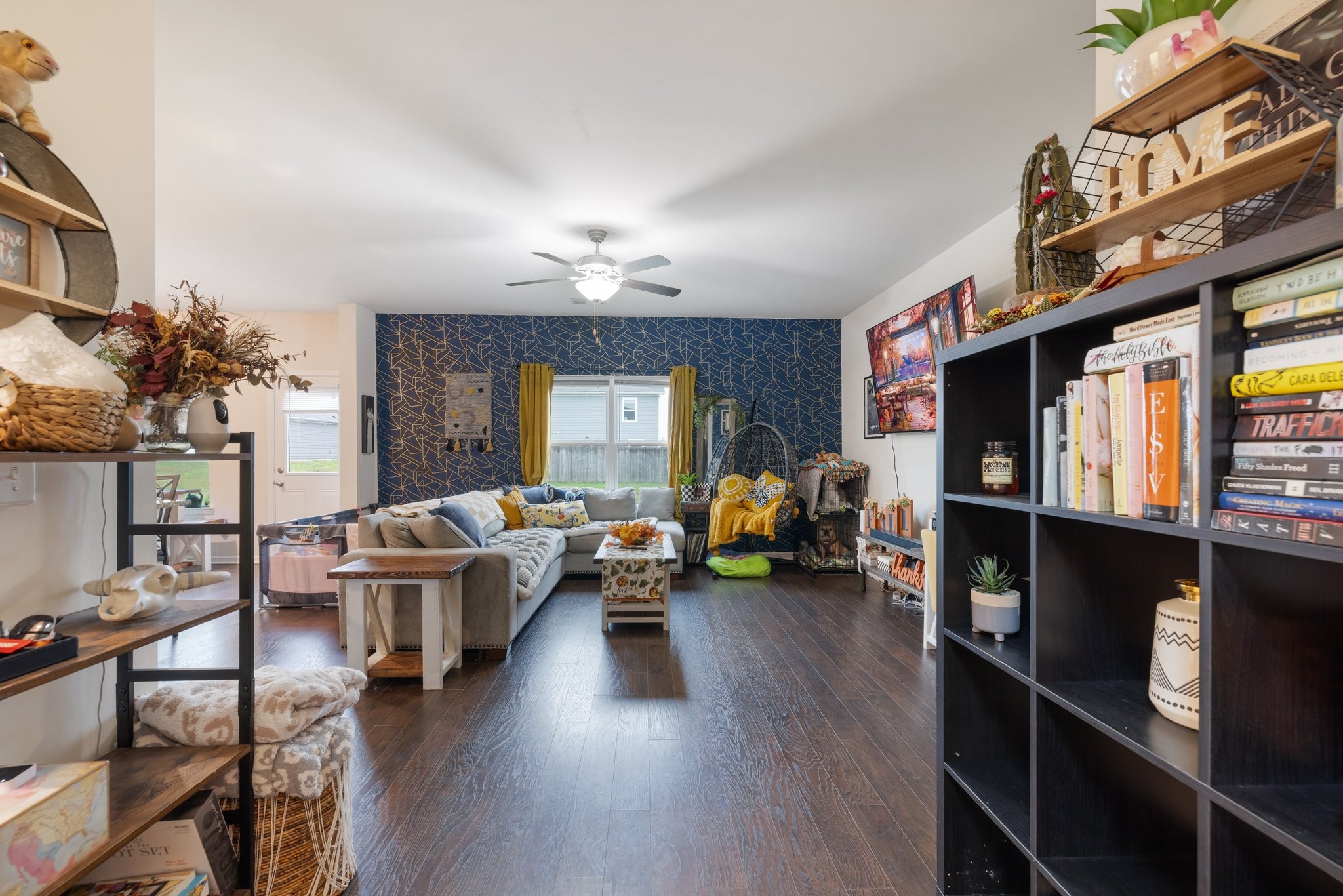 2825 Buzz St