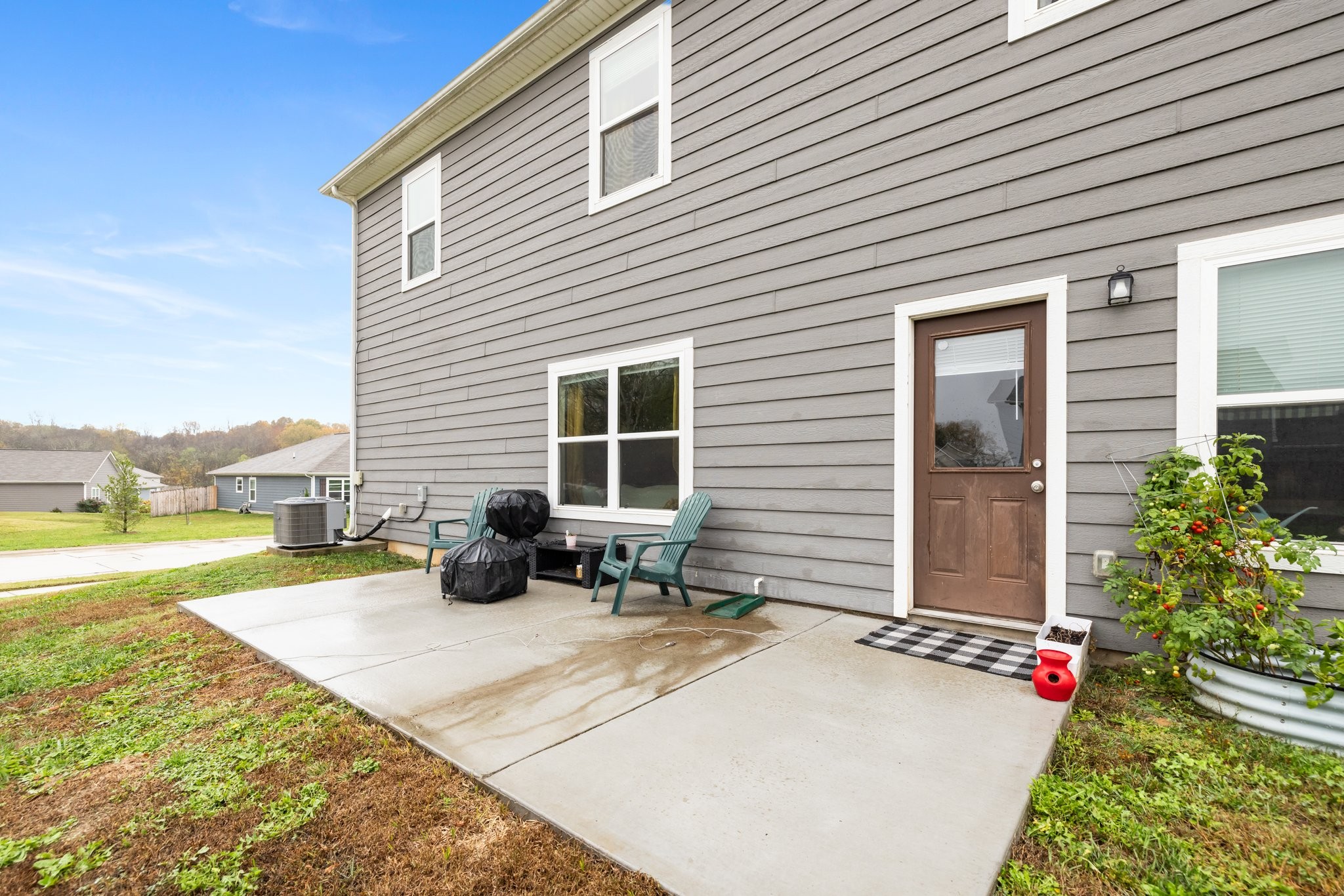 2825 Buzz St