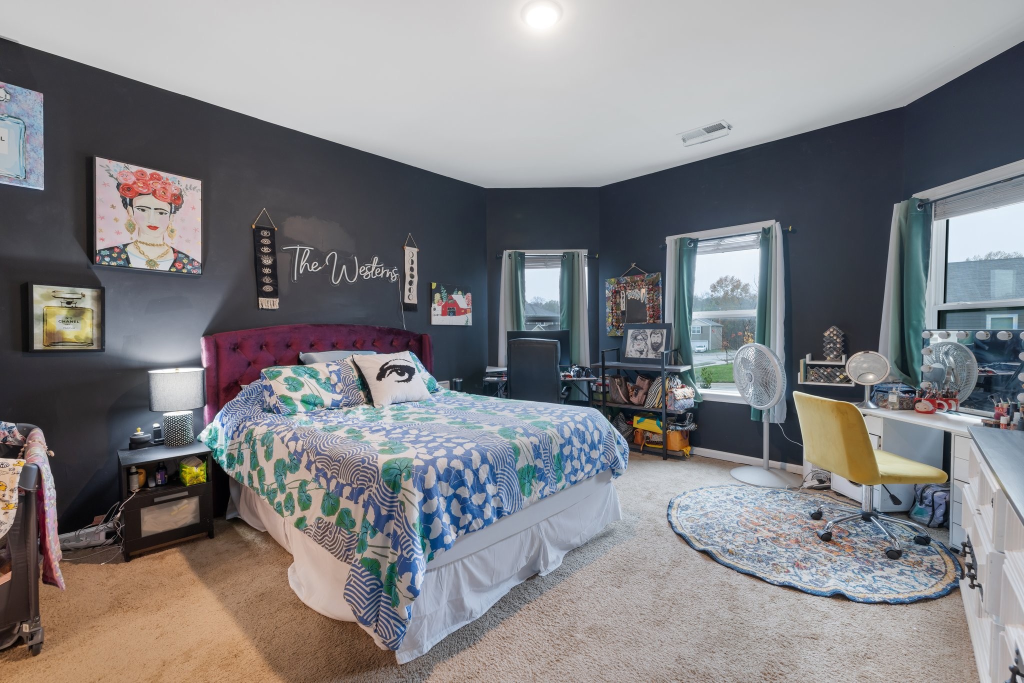 2825 Buzz St