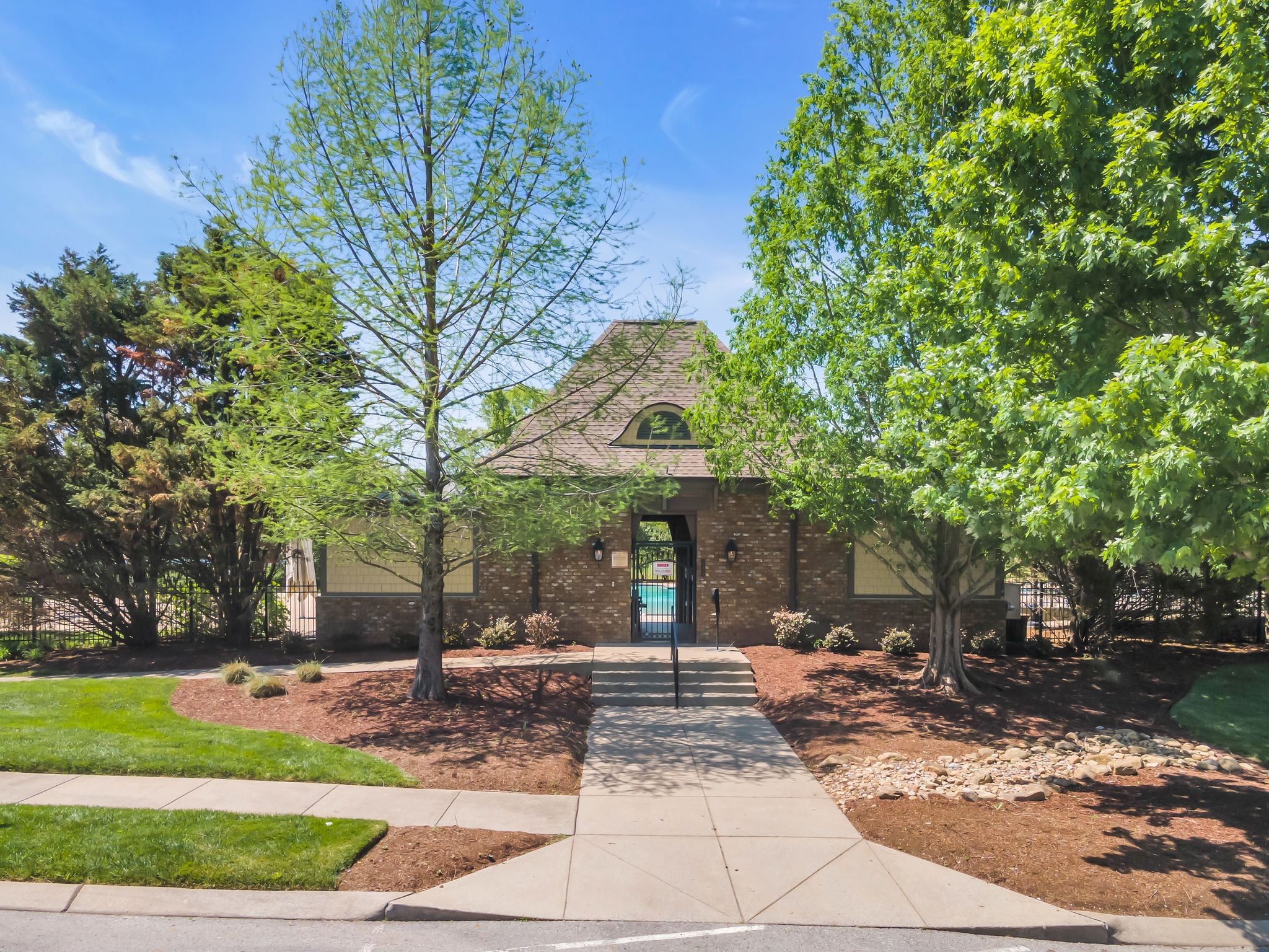 2233 Maytown Cir