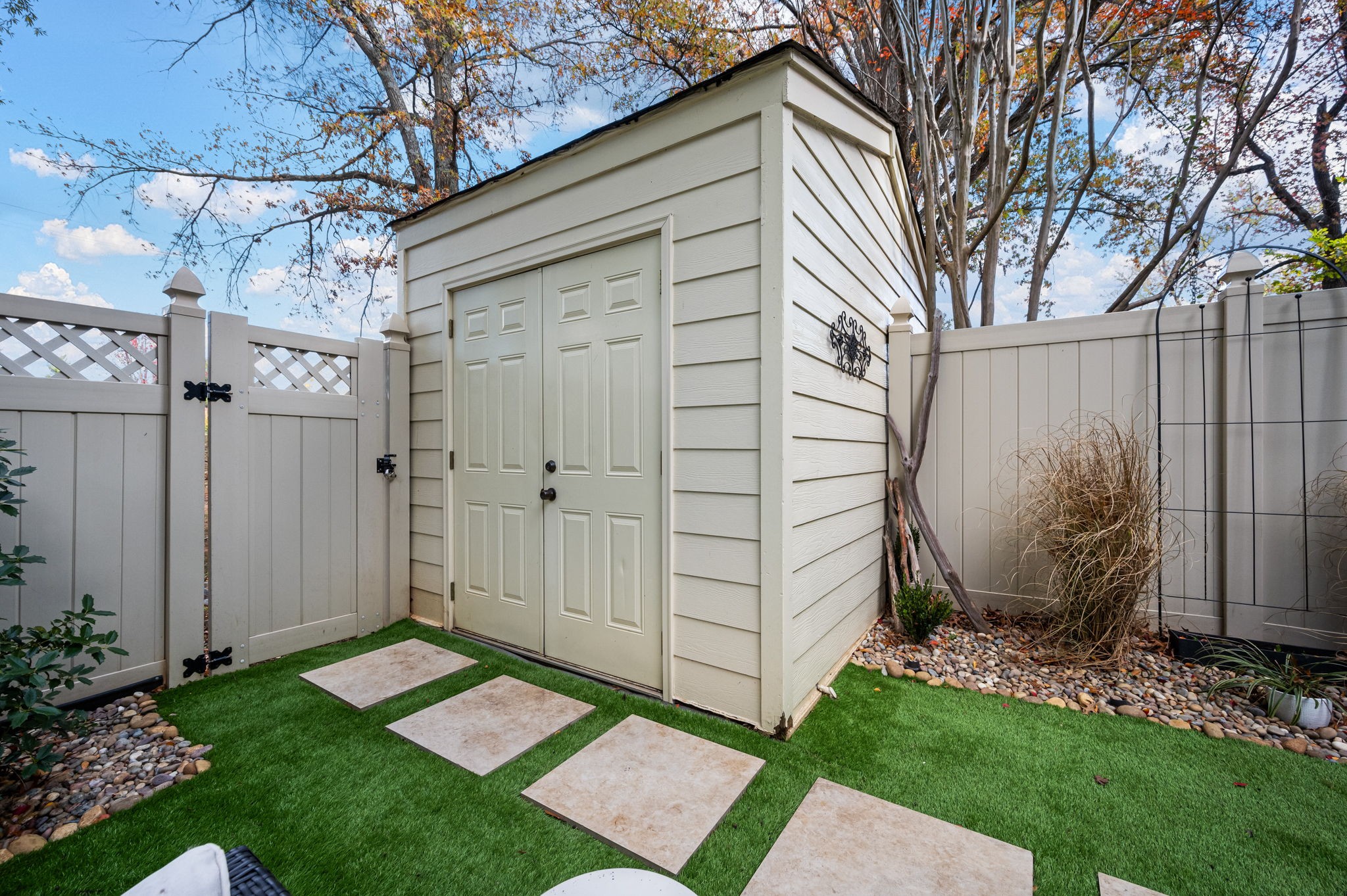 1407 Cambridge Dr