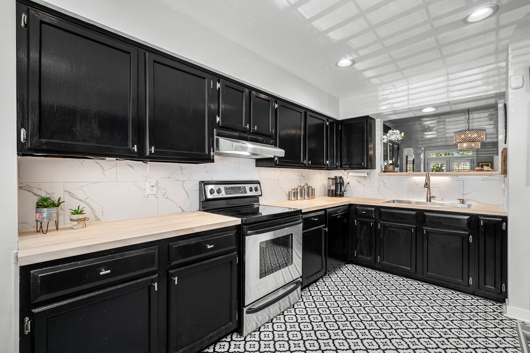 1407 Cambridge Dr