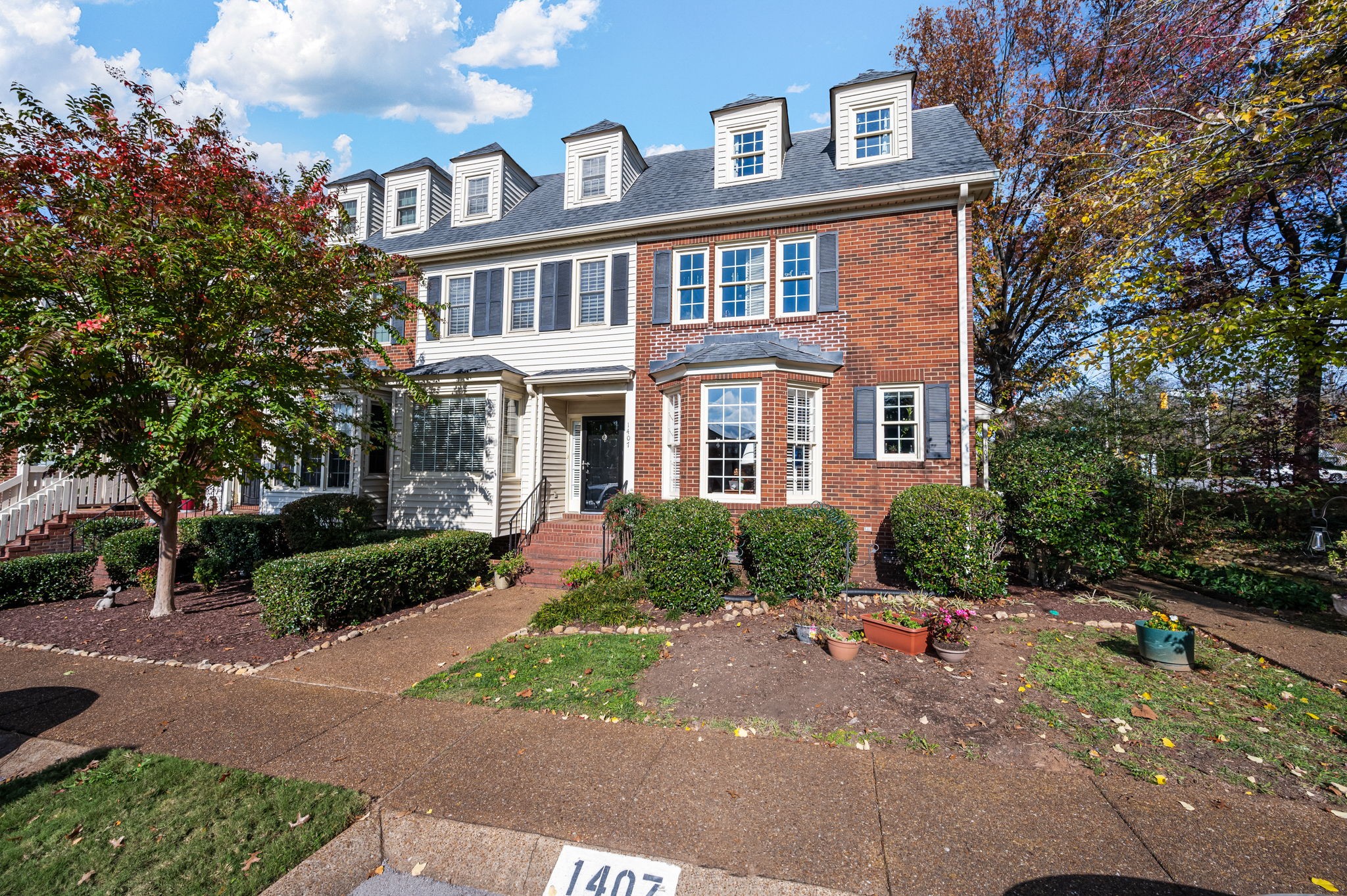 1407 Cambridge Dr