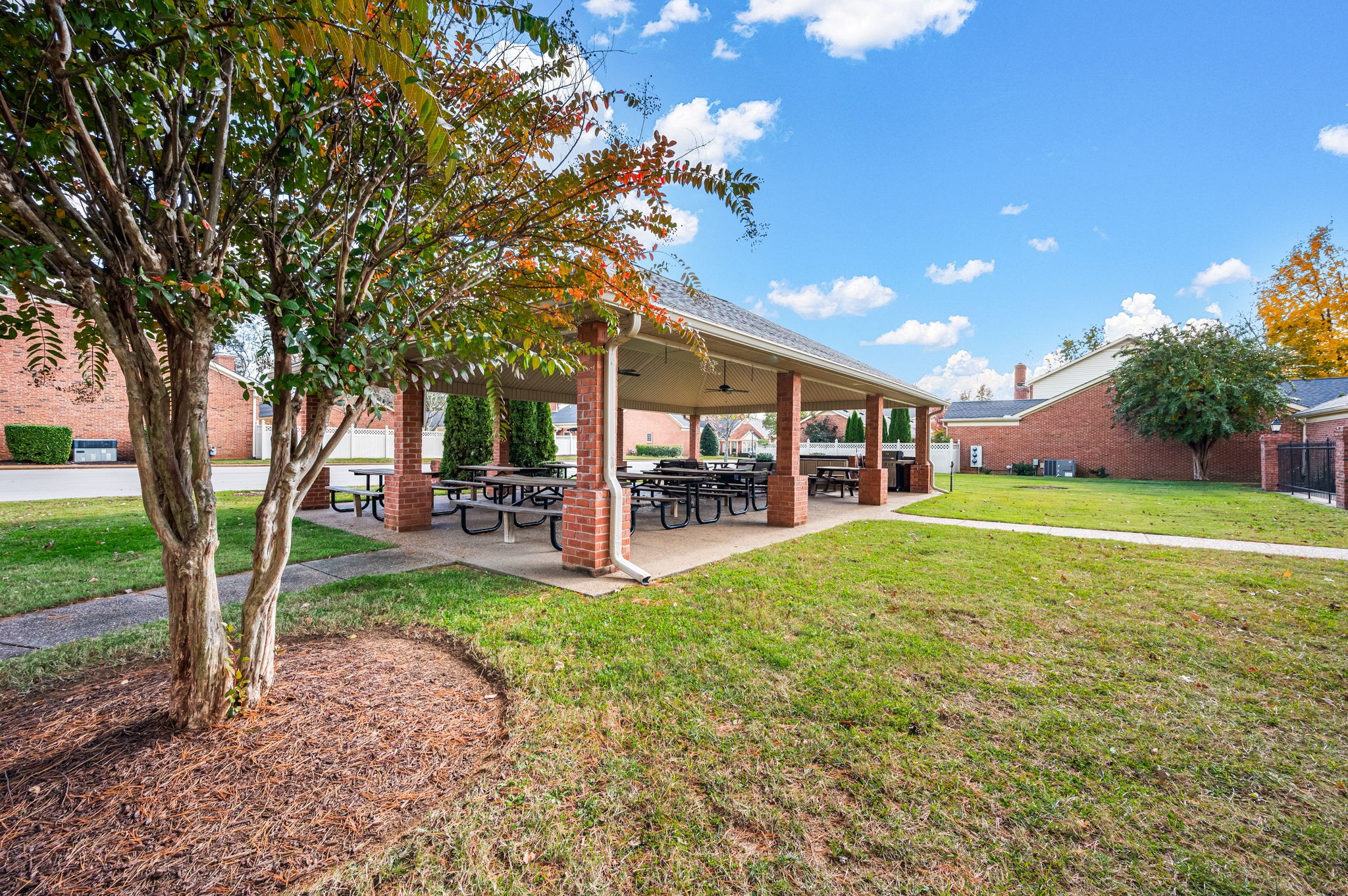 1407 Cambridge Dr