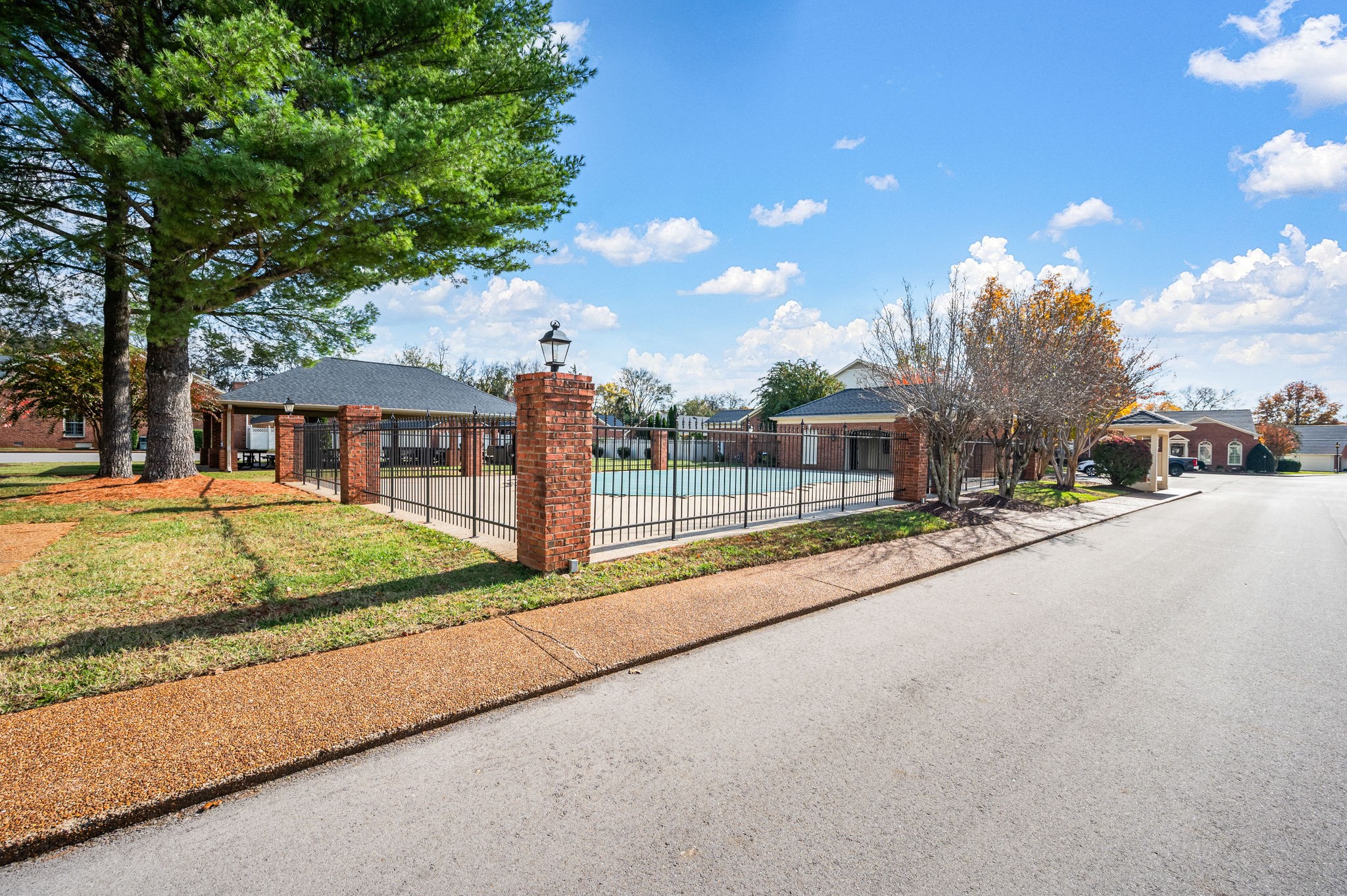 1407 Cambridge Dr