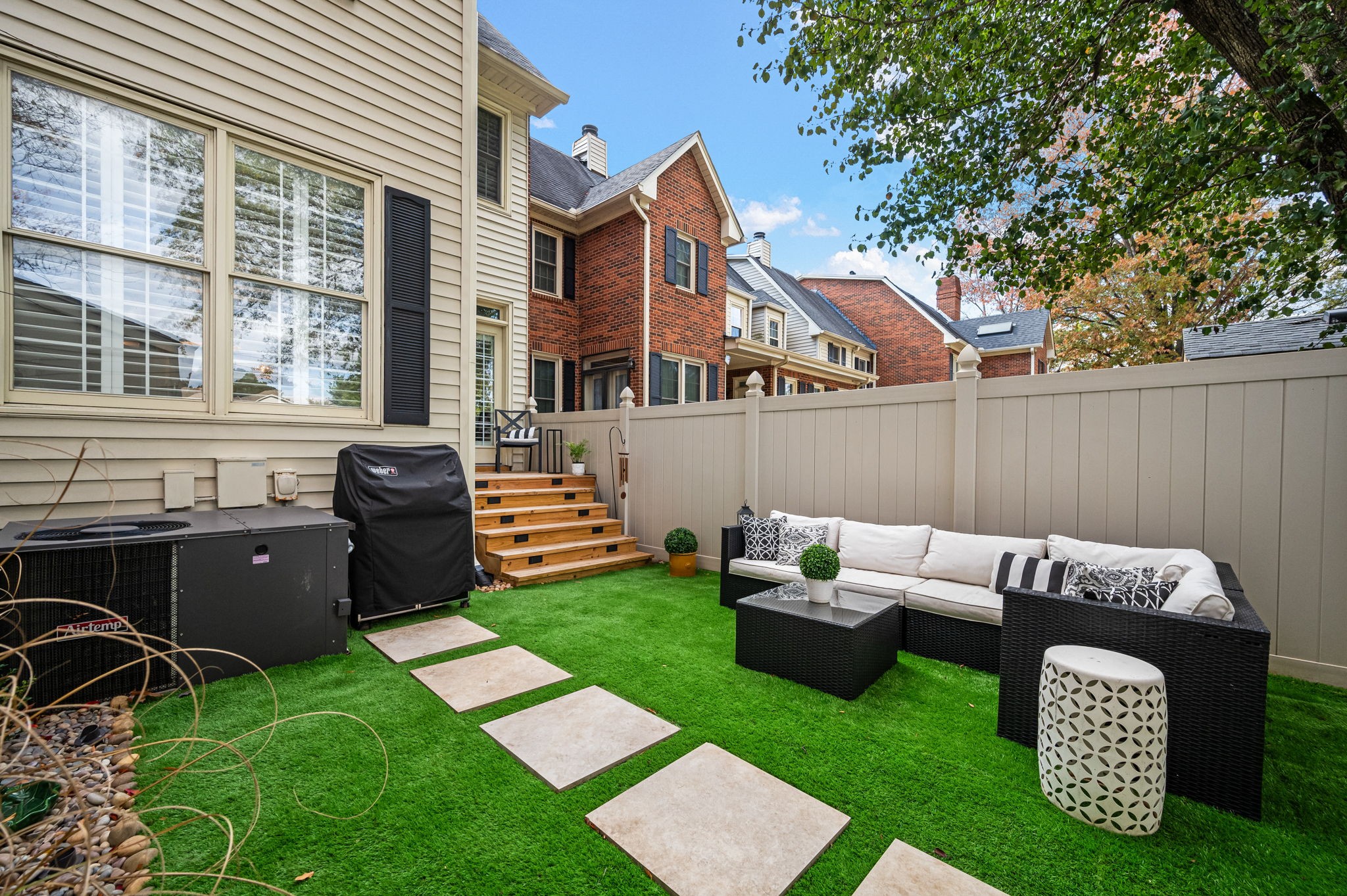 1407 Cambridge Dr