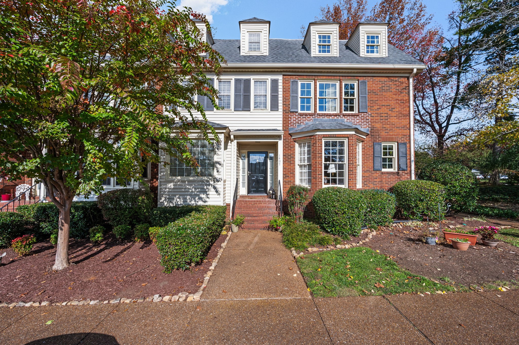 1407 Cambridge Dr