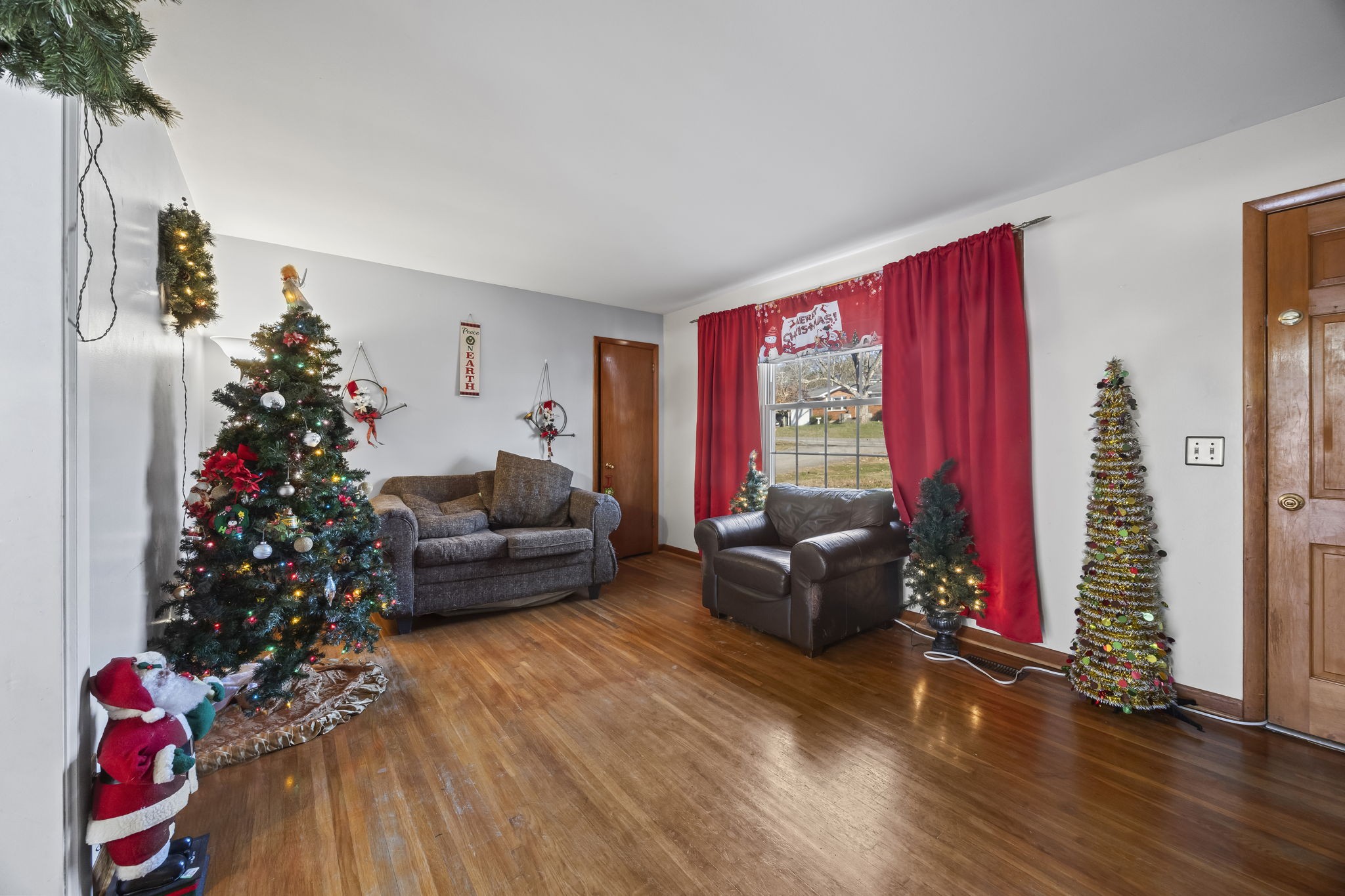 7025 Bonnafair Dr