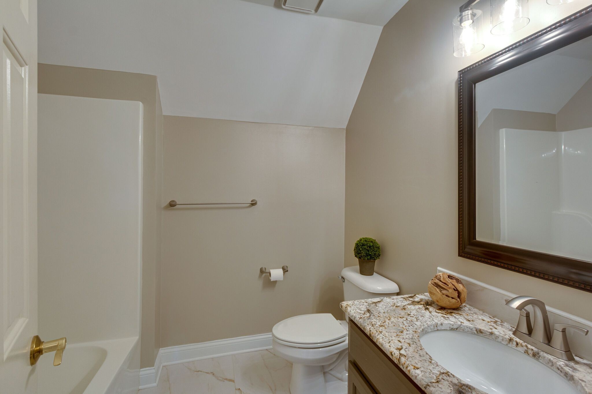 1798 Irby Lane