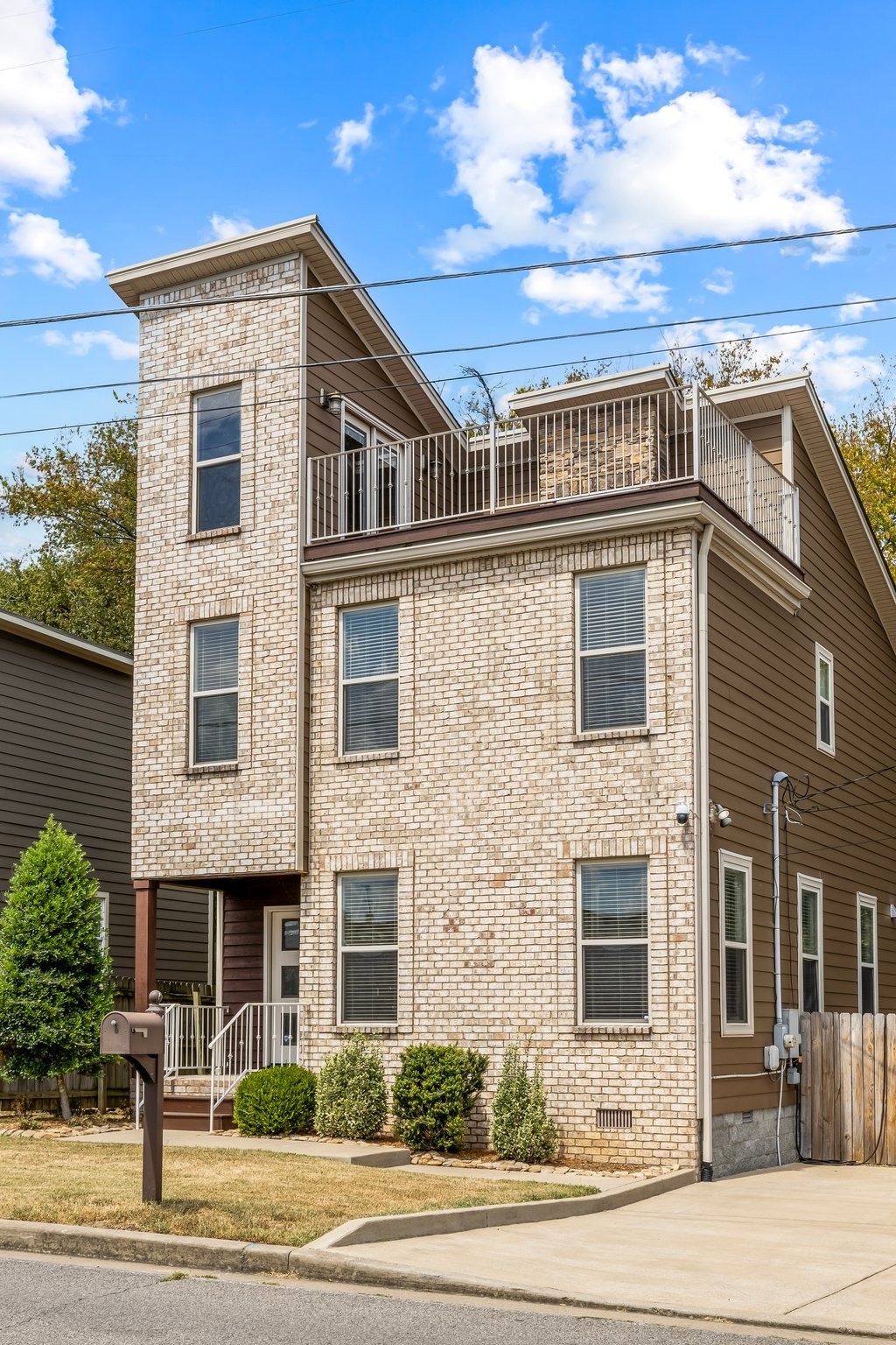 44 Twin St